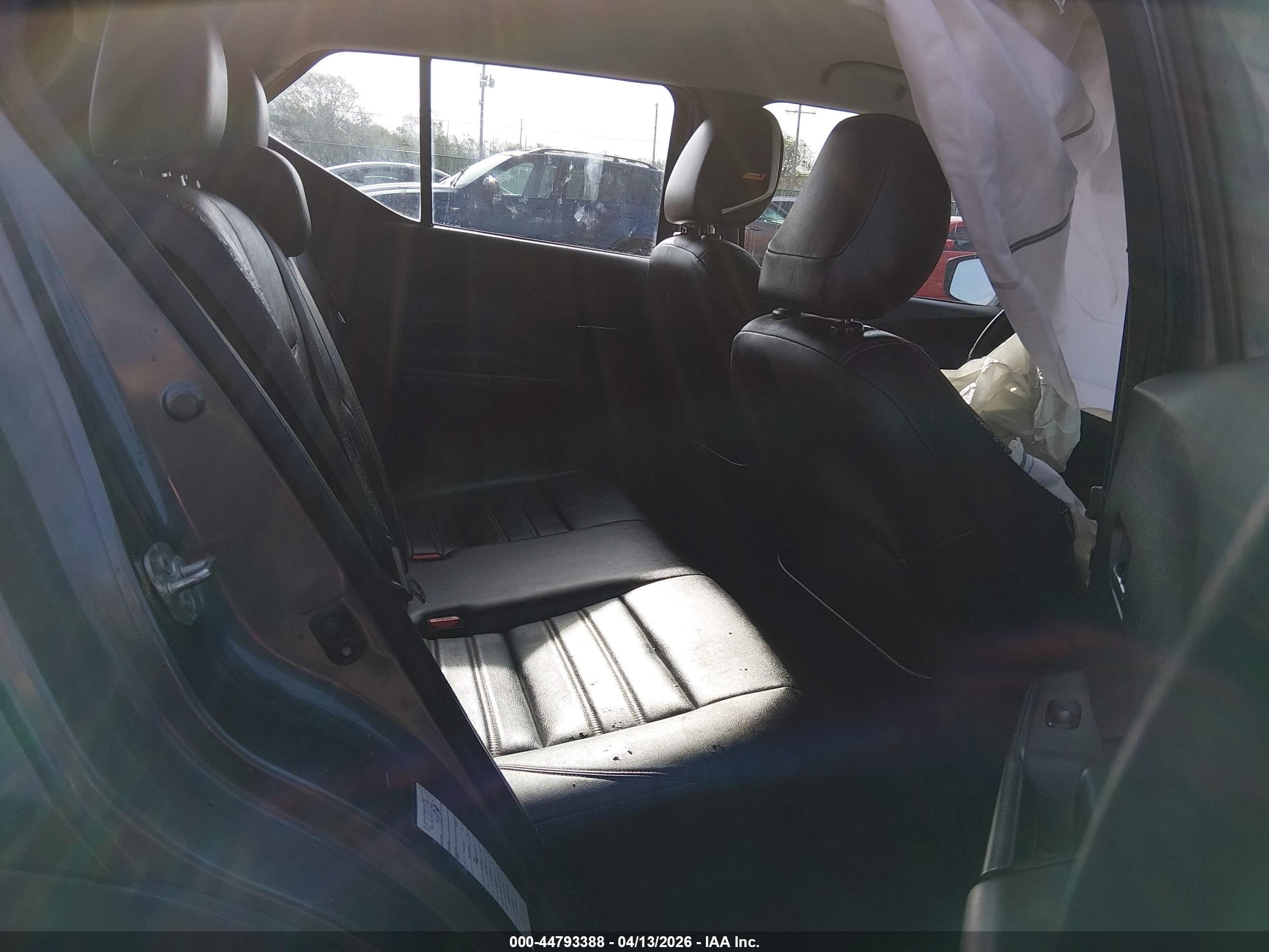 2019 Nissan Kicks Sr Серый vin: 3N1CP5CU6KL538828