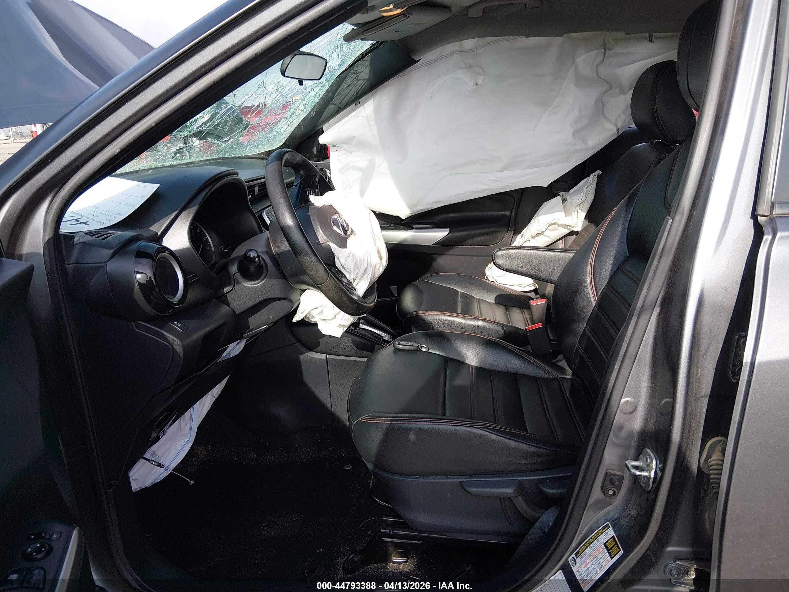 2019 Nissan Kicks Sr Серый vin: 3N1CP5CU6KL538828