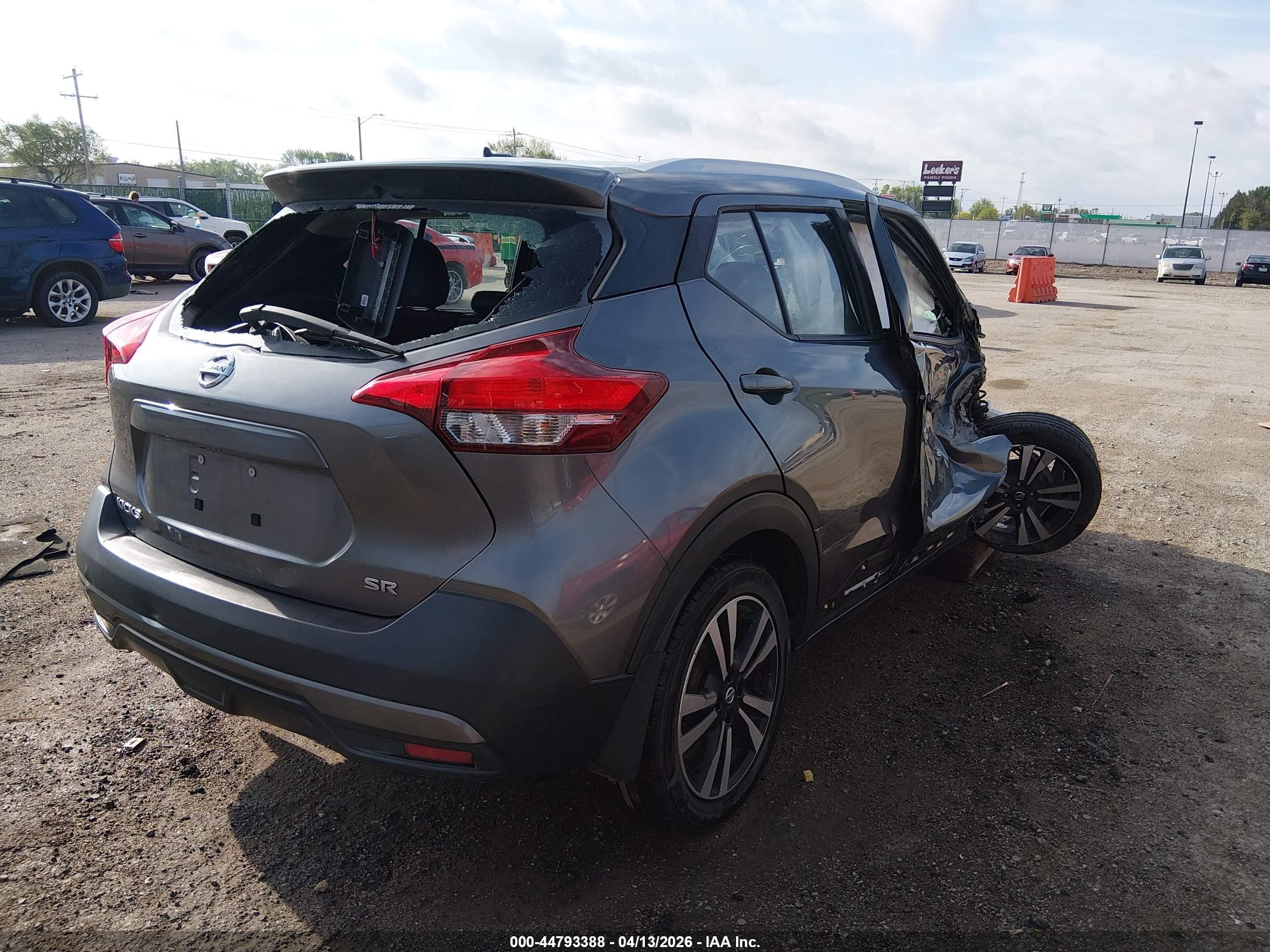 2019 Nissan Kicks Sr Серый vin: 3N1CP5CU6KL538828