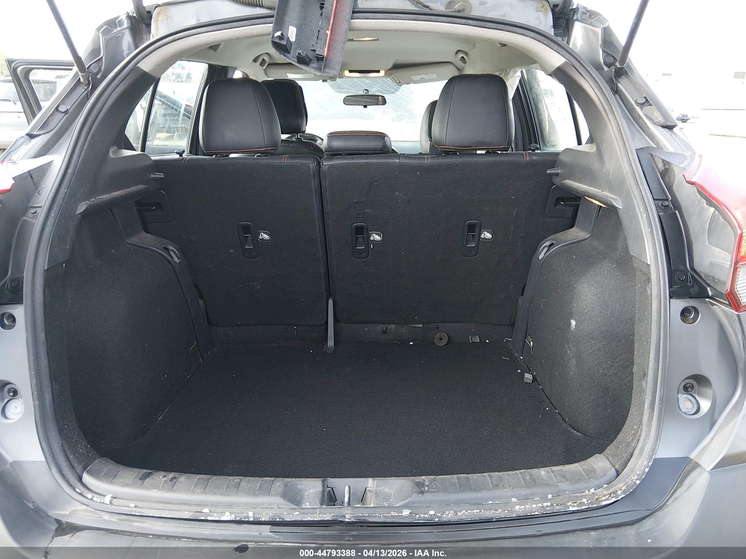 2019 Nissan Kicks Sr Серый vin: 3N1CP5CU6KL538828