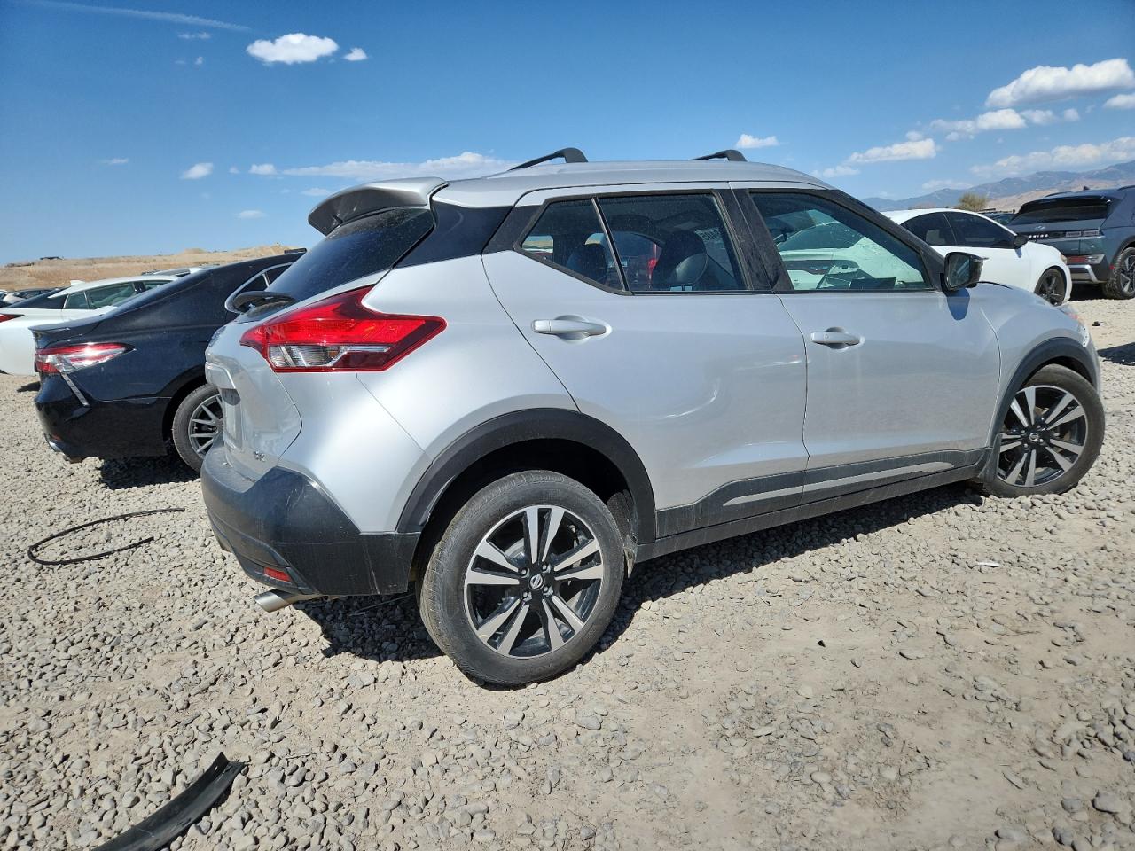 2019 Nissan Kicks Sr Silver vin: 3N1CP5CU7KL499831