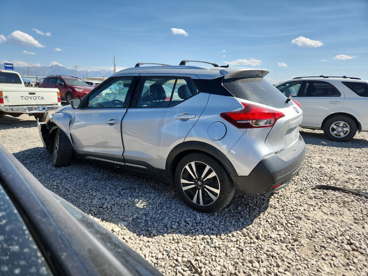 2019 Nissan Kicks Sr Silver vin: 3N1CP5CU7KL499831