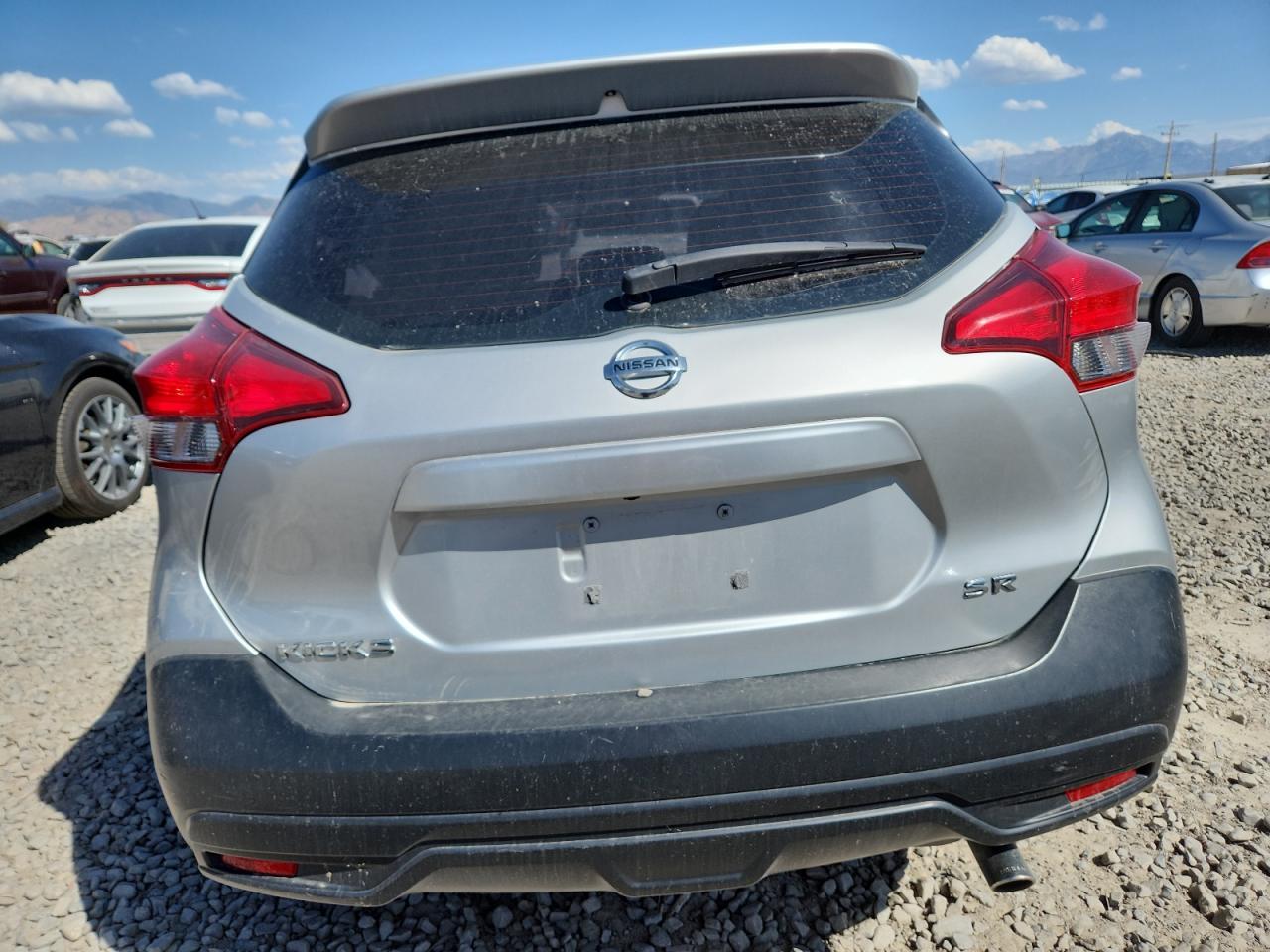 2019 Nissan Kicks Sr Silver vin: 3N1CP5CU7KL499831