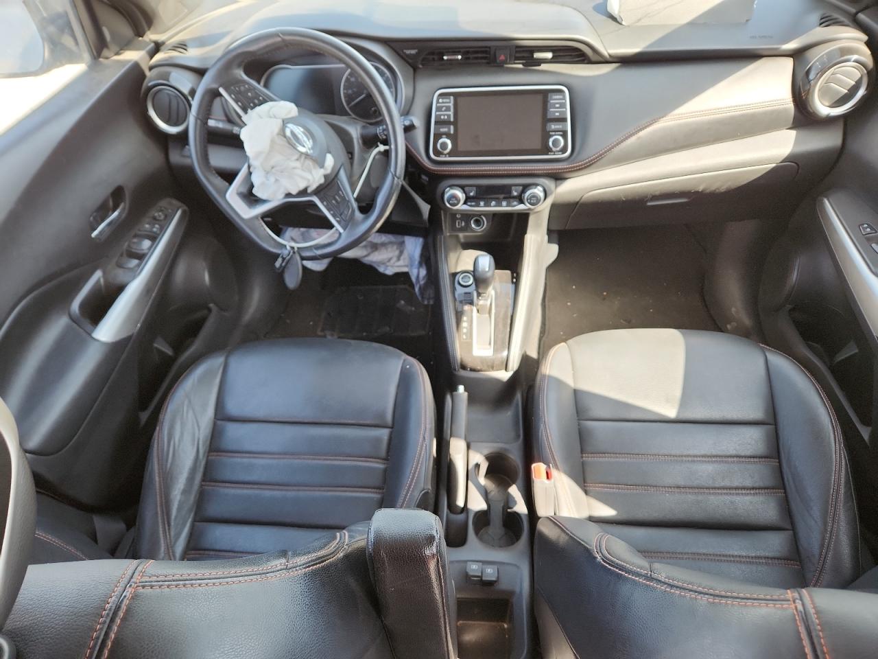 2019 Nissan Kicks Sr Silver vin: 3N1CP5CU7KL499831
