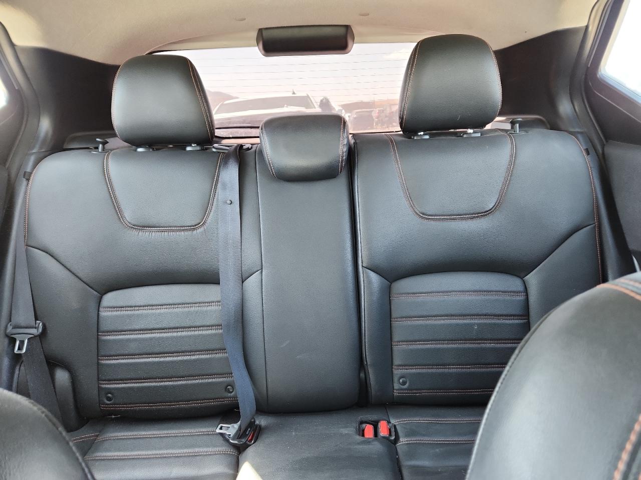 2019 Nissan Kicks Sr Silver vin: 3N1CP5CU7KL499831