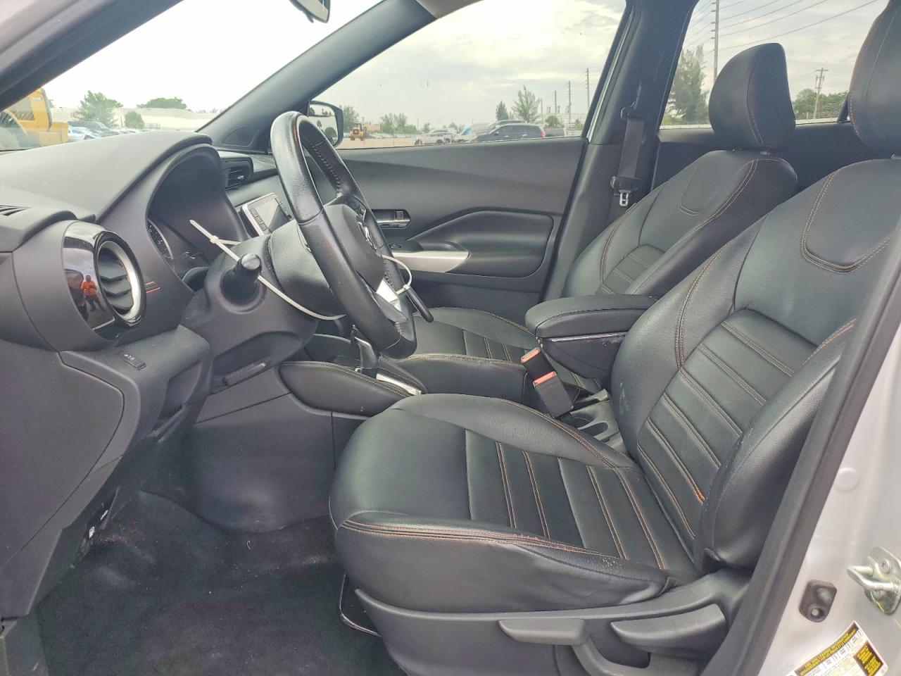 2019 Nissan Kicks Sr Silver vin: 3N1CP5CU7KL527871