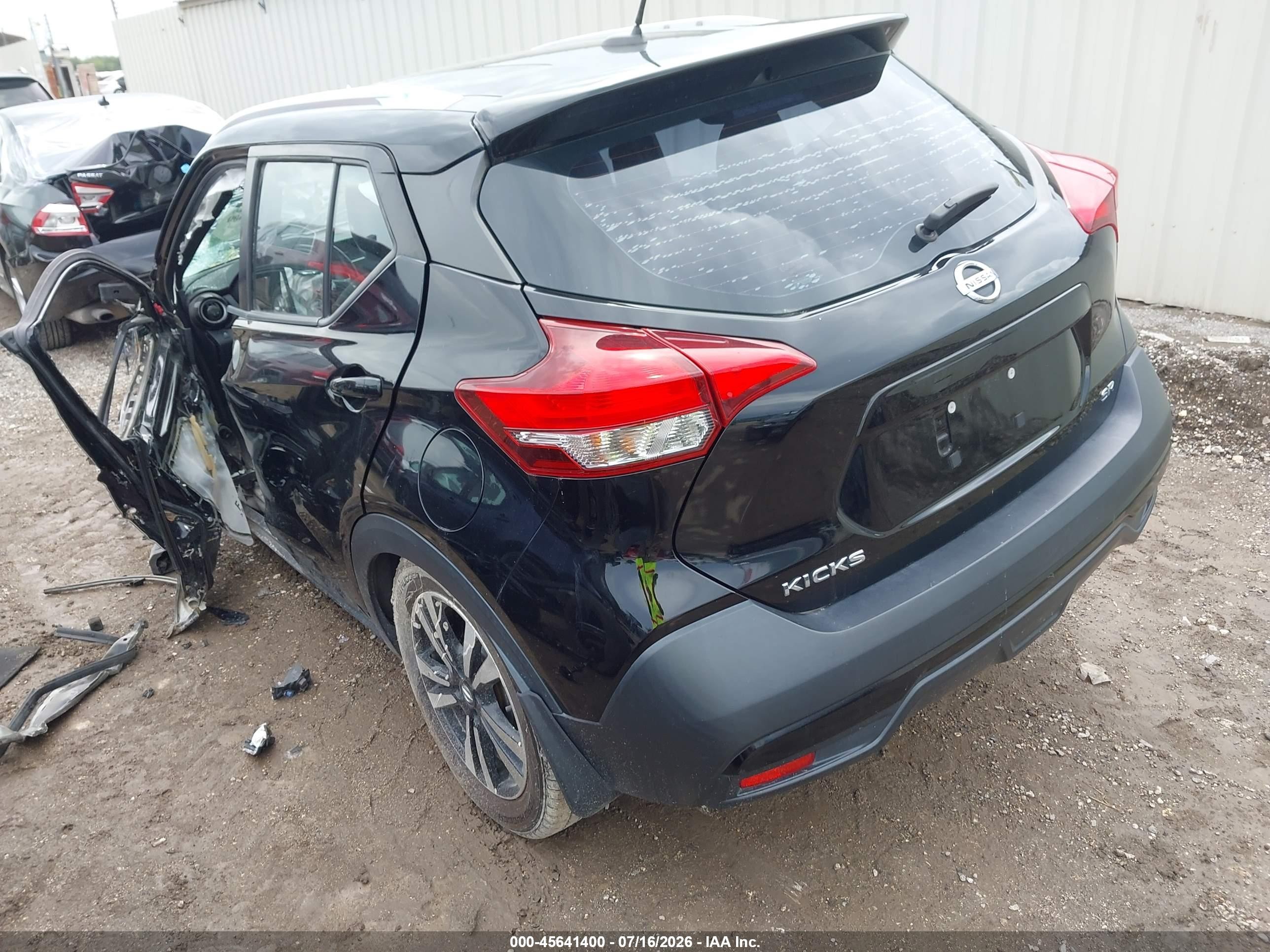 2019 Nissan Kicks Sr Черный vin: 3N1CP5CU8KL521772