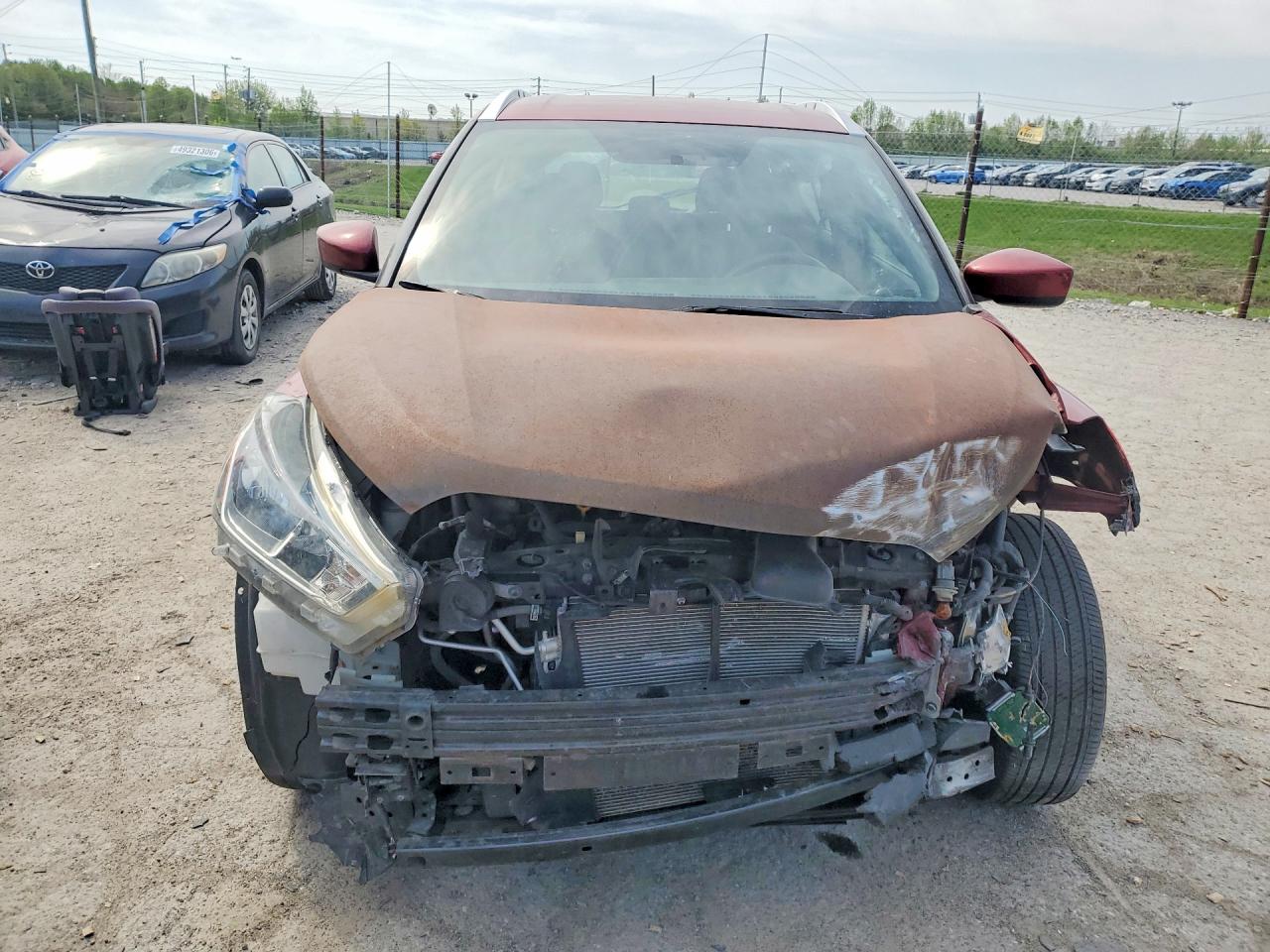 2019 Nissan Kicks Sv Burgundy vin: 3N1CP5CU9KL499300