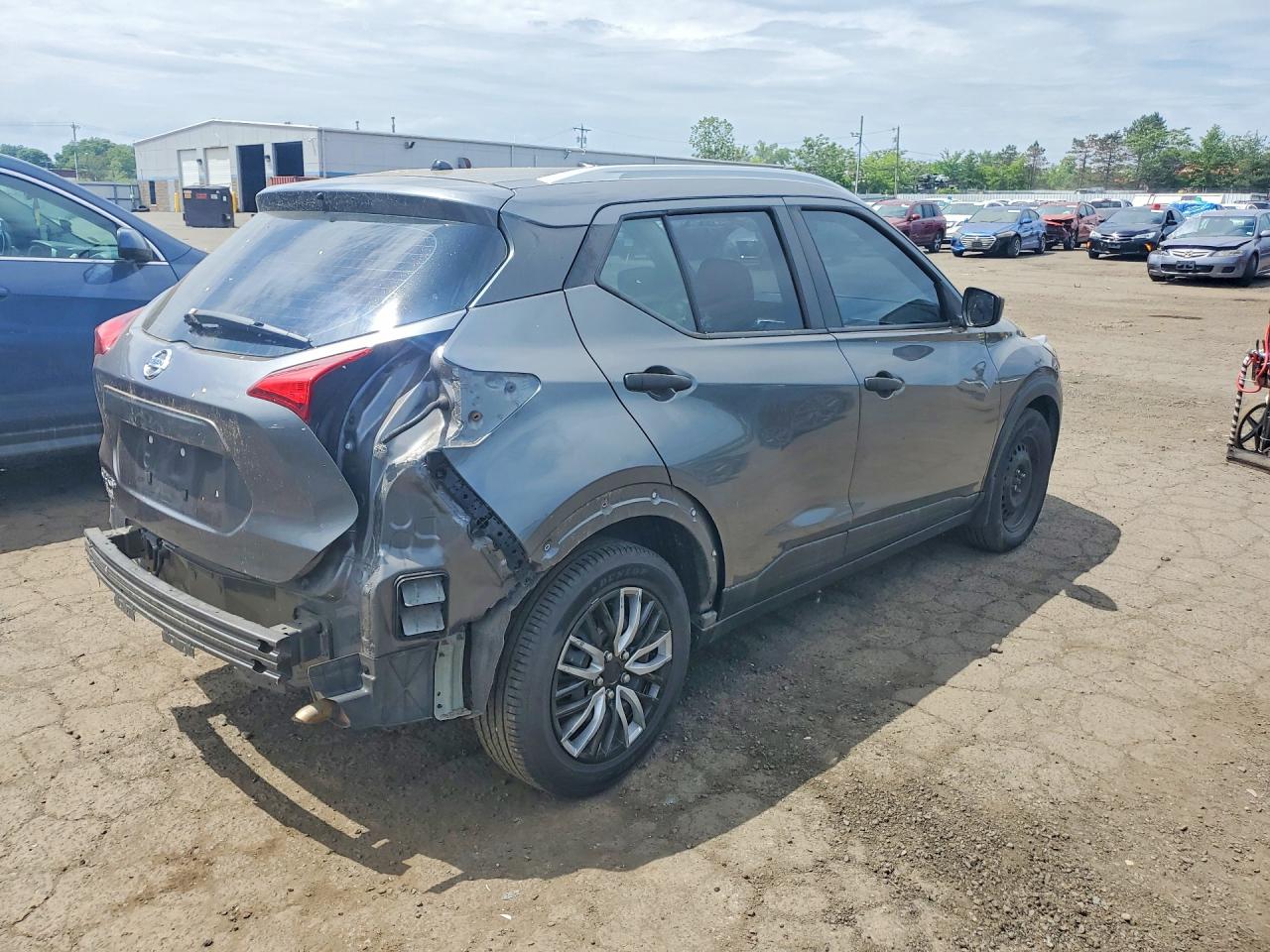2019 Nissan Kicks S Gray vin: 3N1CP5CU9KL511638