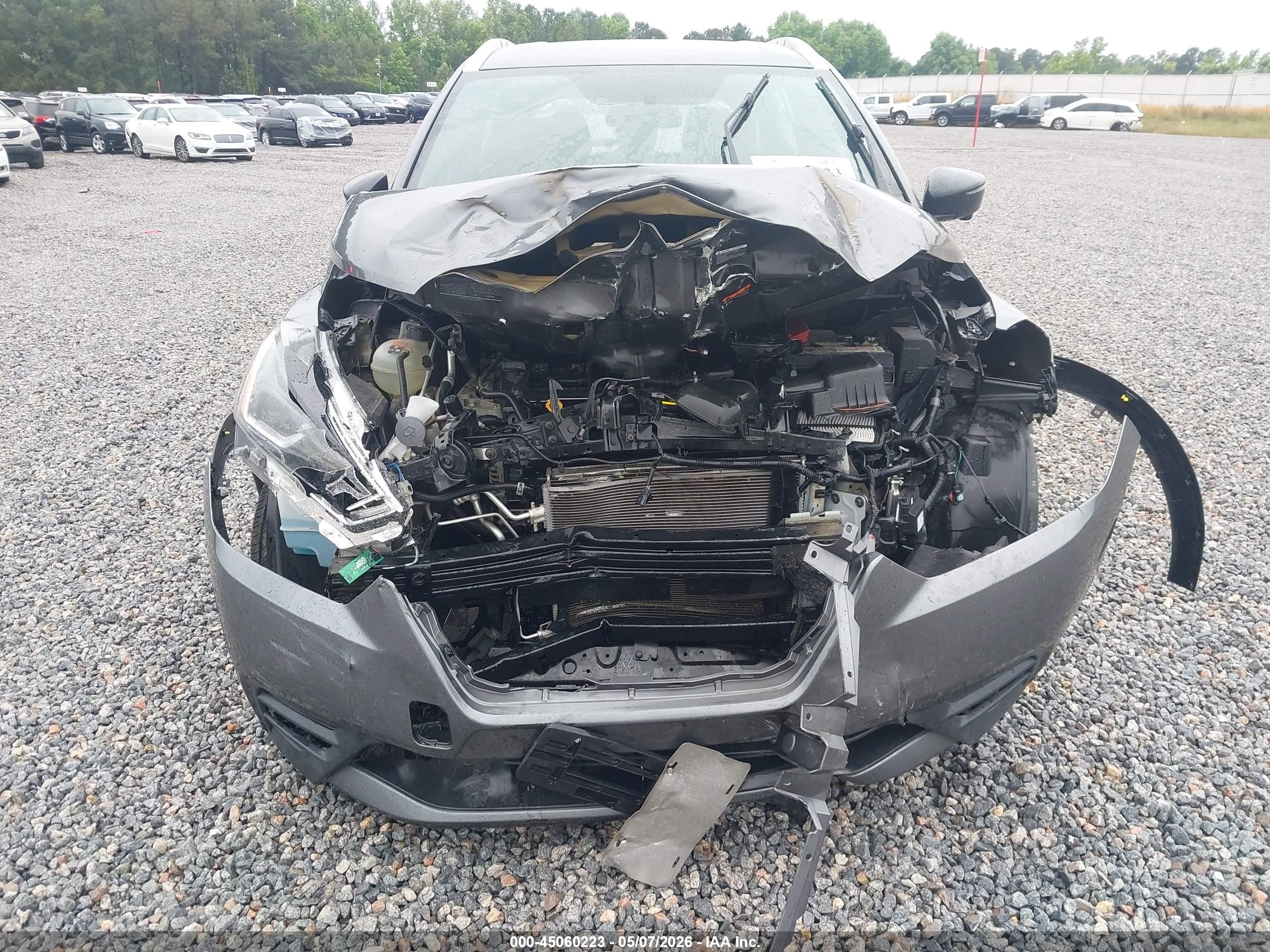 2019 Nissan Kicks Sr Серый vin: 3N1CP5CU9KL539424