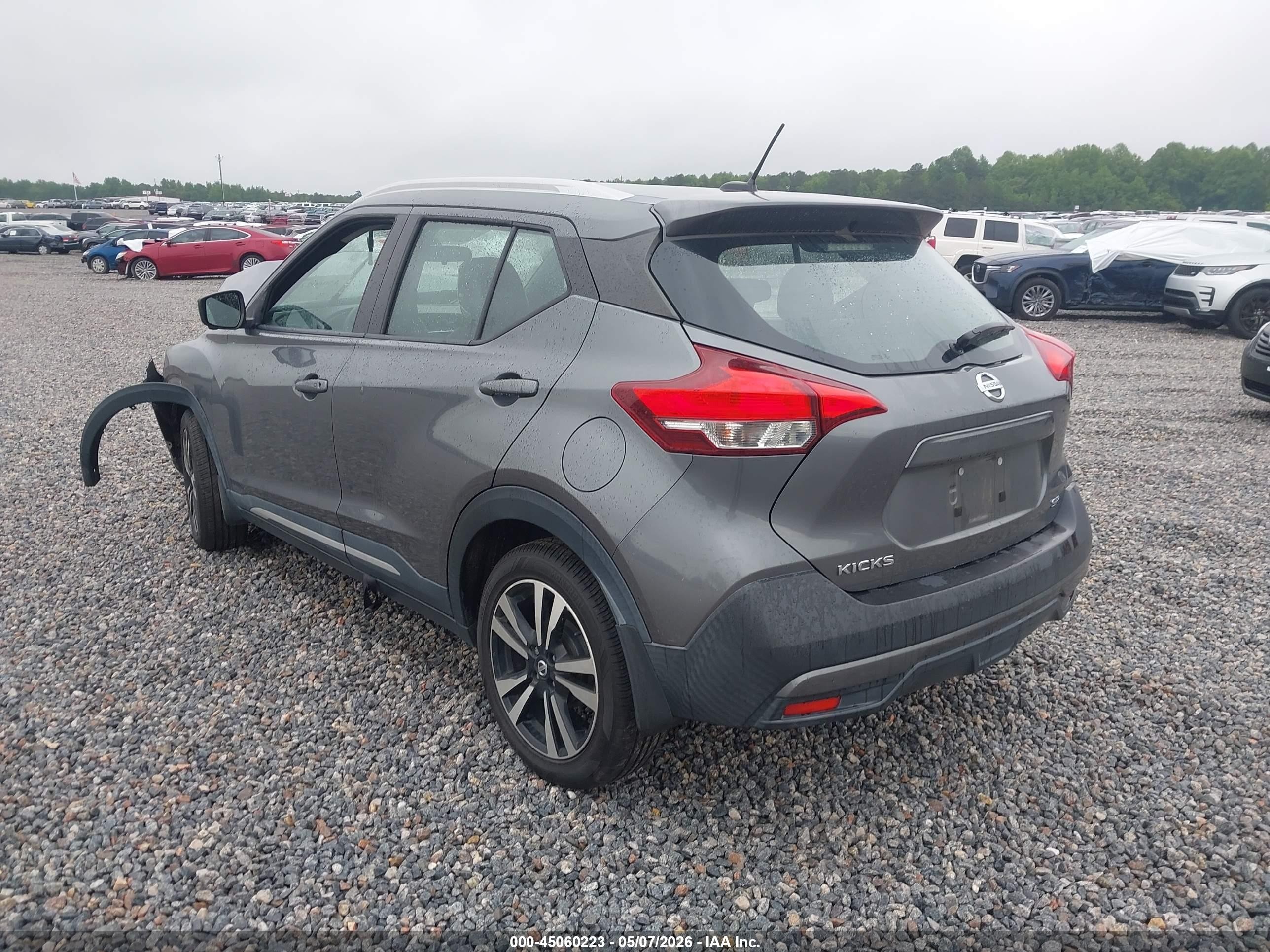 2019 Nissan Kicks Sr Серый vin: 3N1CP5CU9KL539424
