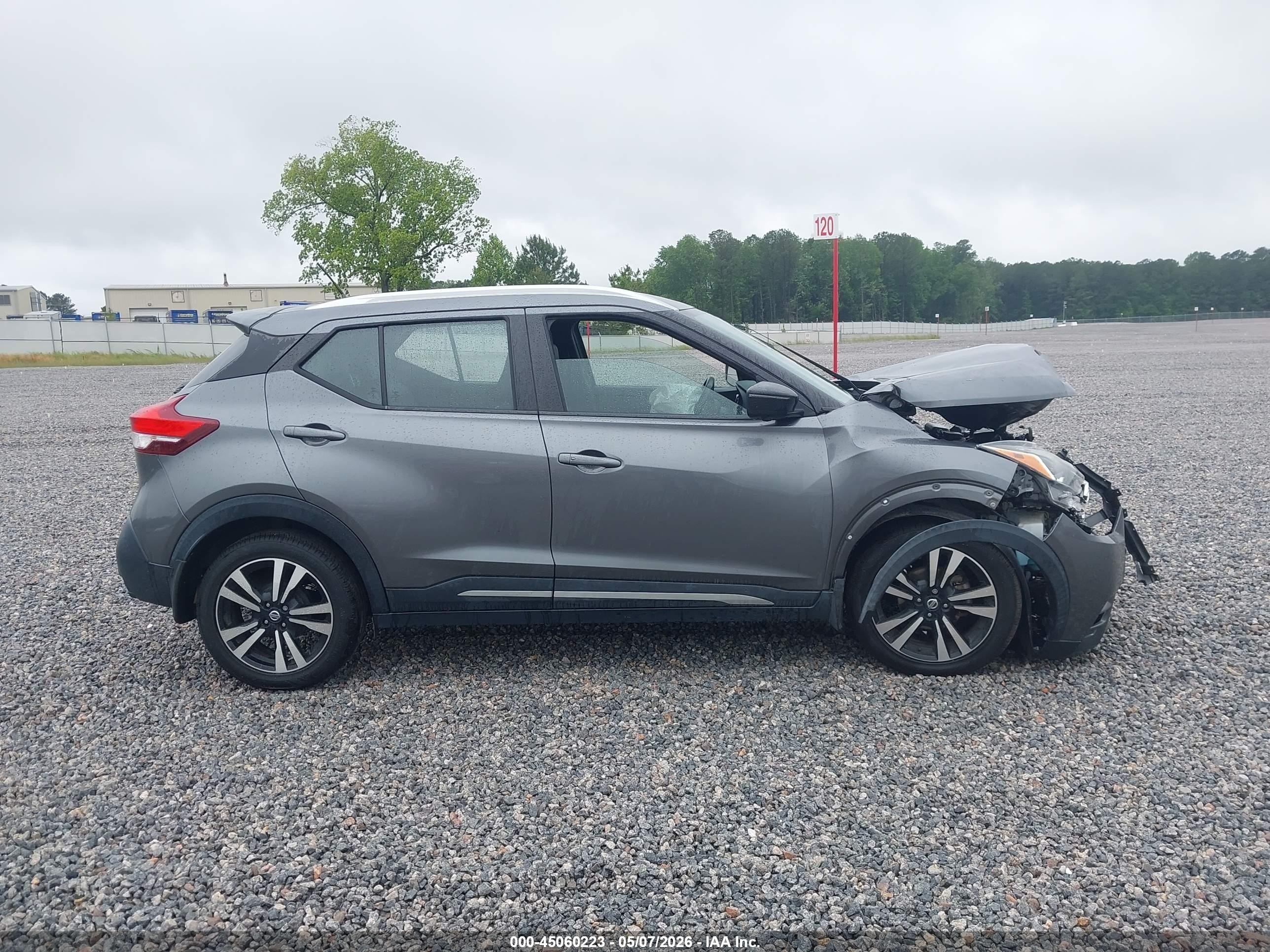 2019 Nissan Kicks Sr Серый vin: 3N1CP5CU9KL539424