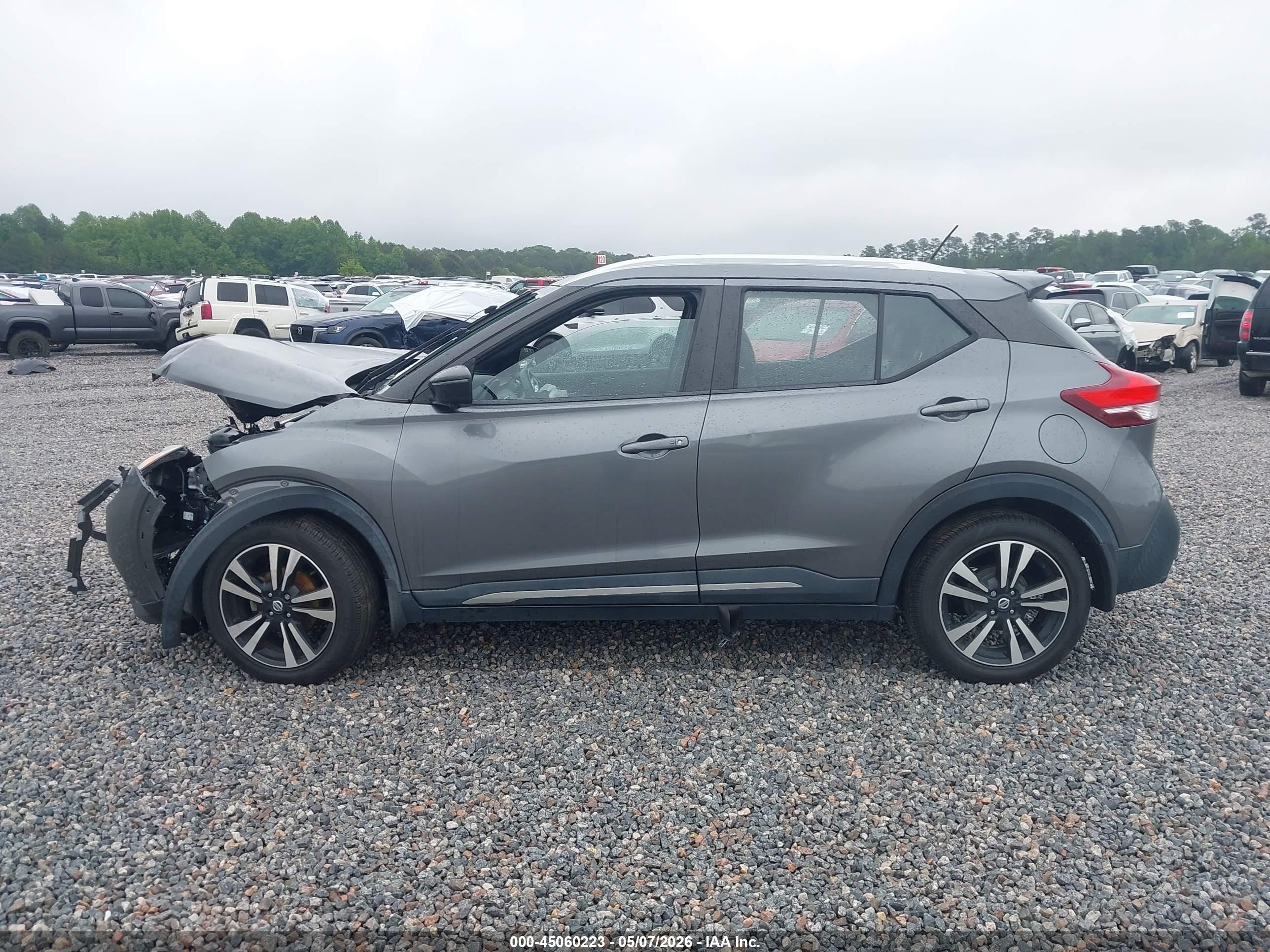 2019 Nissan Kicks Sr Серый vin: 3N1CP5CU9KL539424