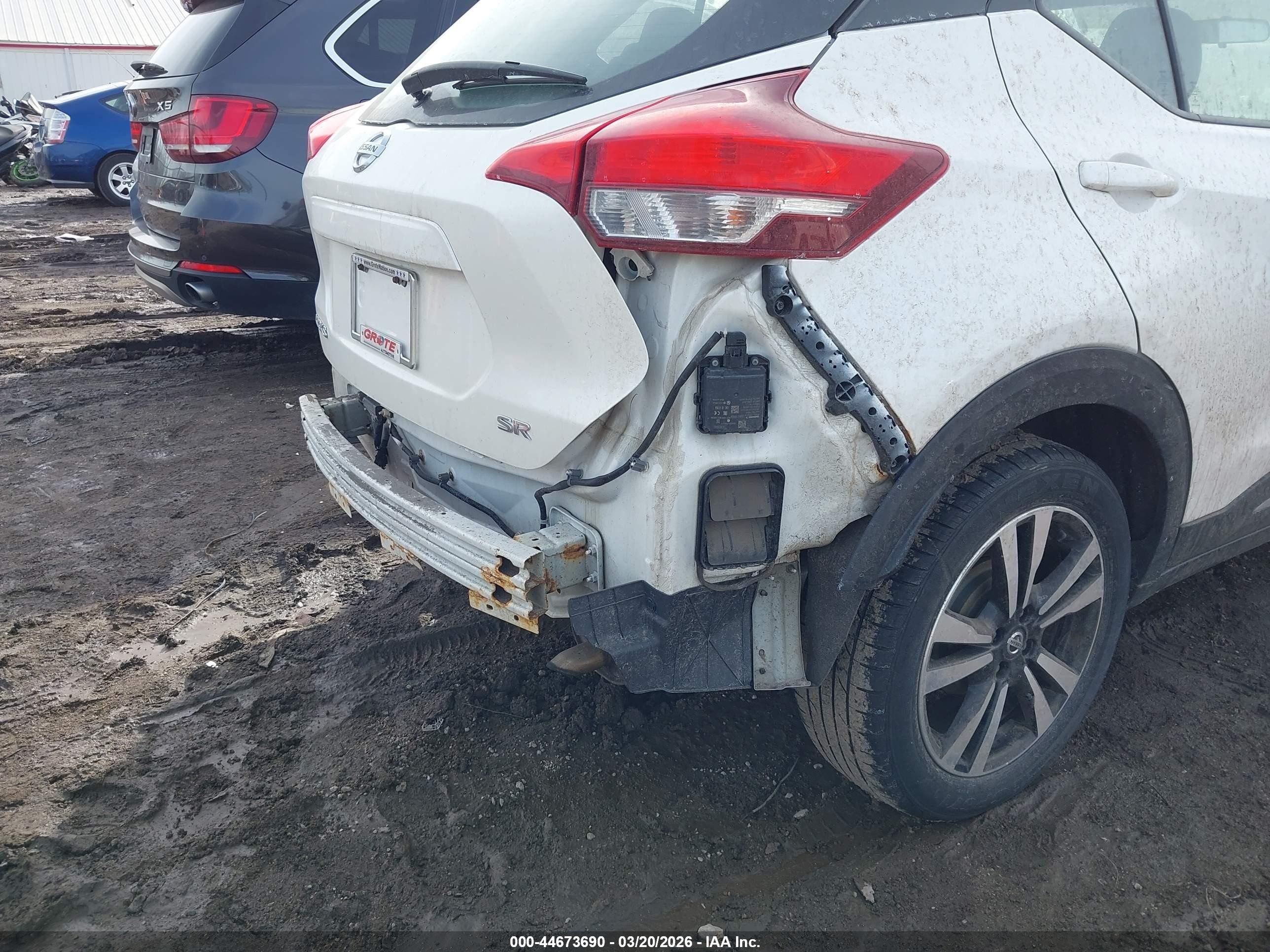 2019 Nissan Kicks S/sr/sv Белый vin: 3N1CP5CUXKL531123