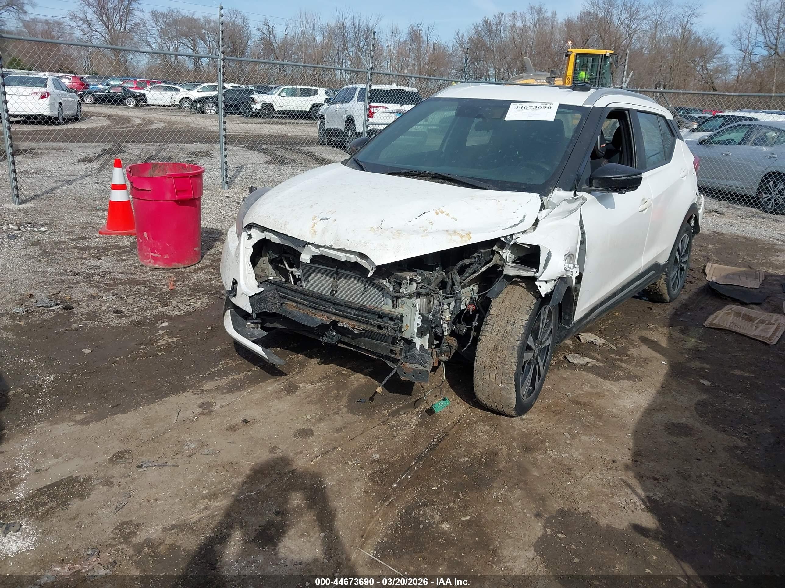 2019 Nissan Kicks S/sr/sv Белый vin: 3N1CP5CUXKL531123