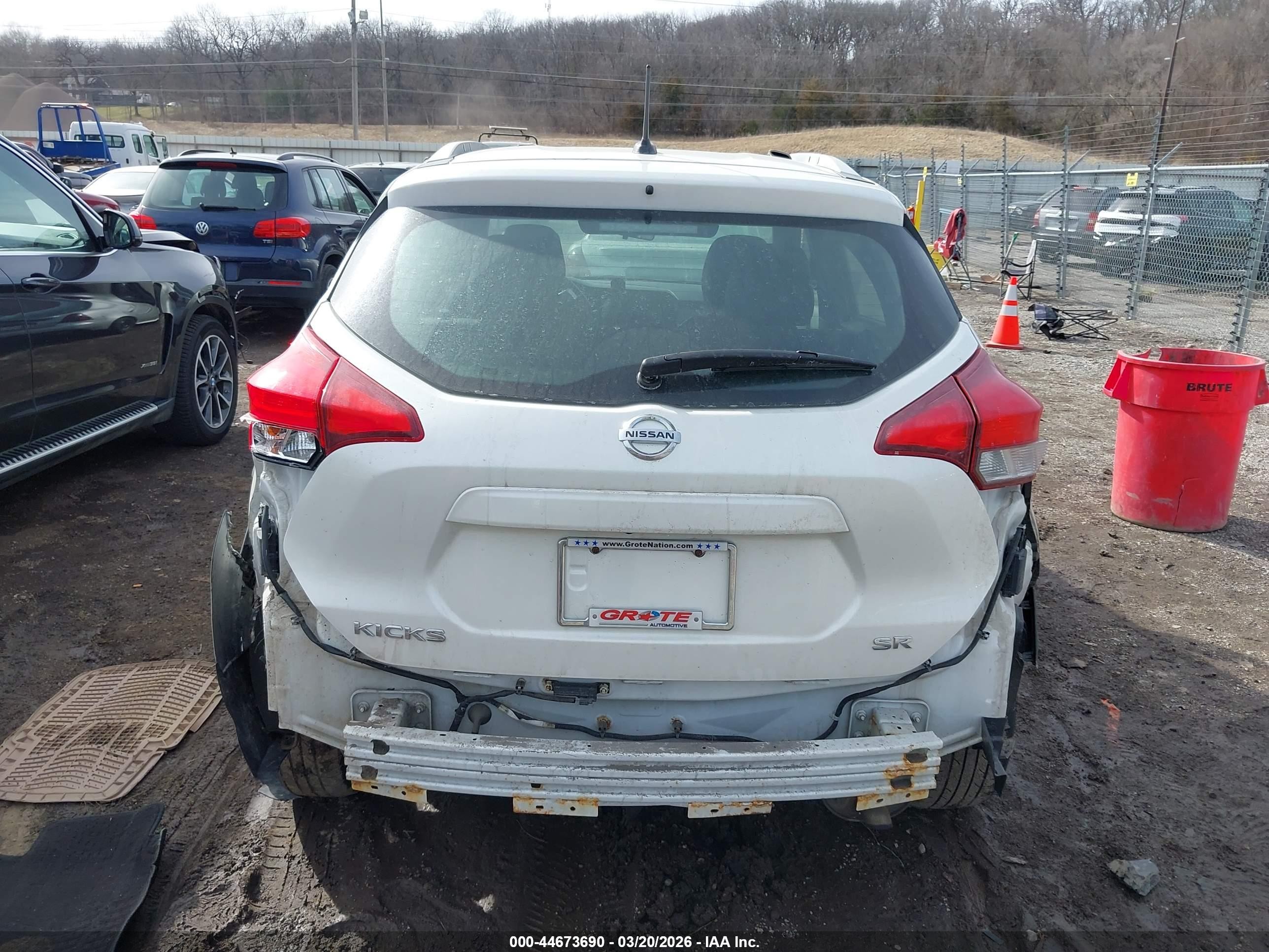 2019 Nissan Kicks S/sr/sv Белый vin: 3N1CP5CUXKL531123