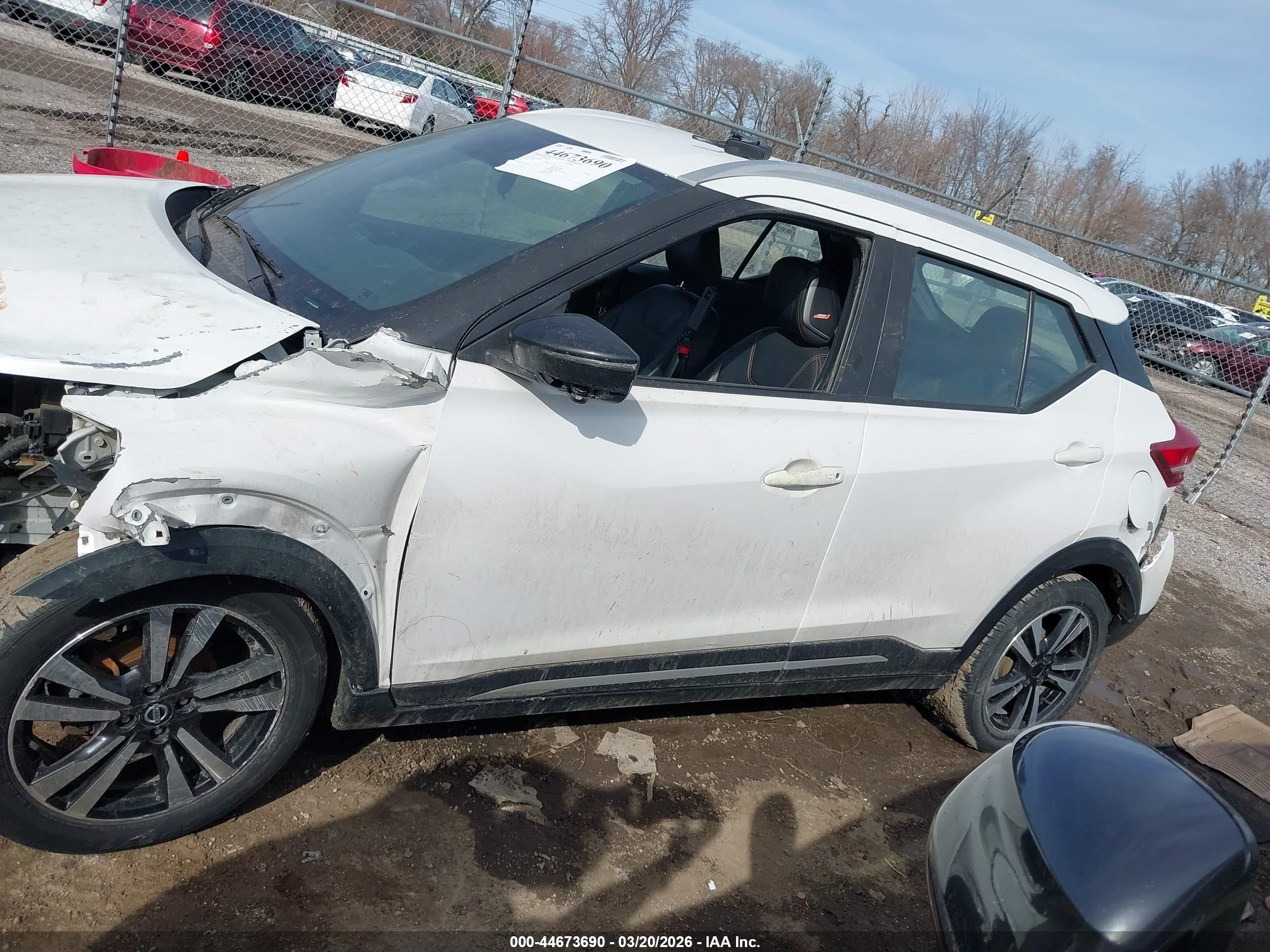2019 Nissan Kicks S/sr/sv Белый vin: 3N1CP5CUXKL531123