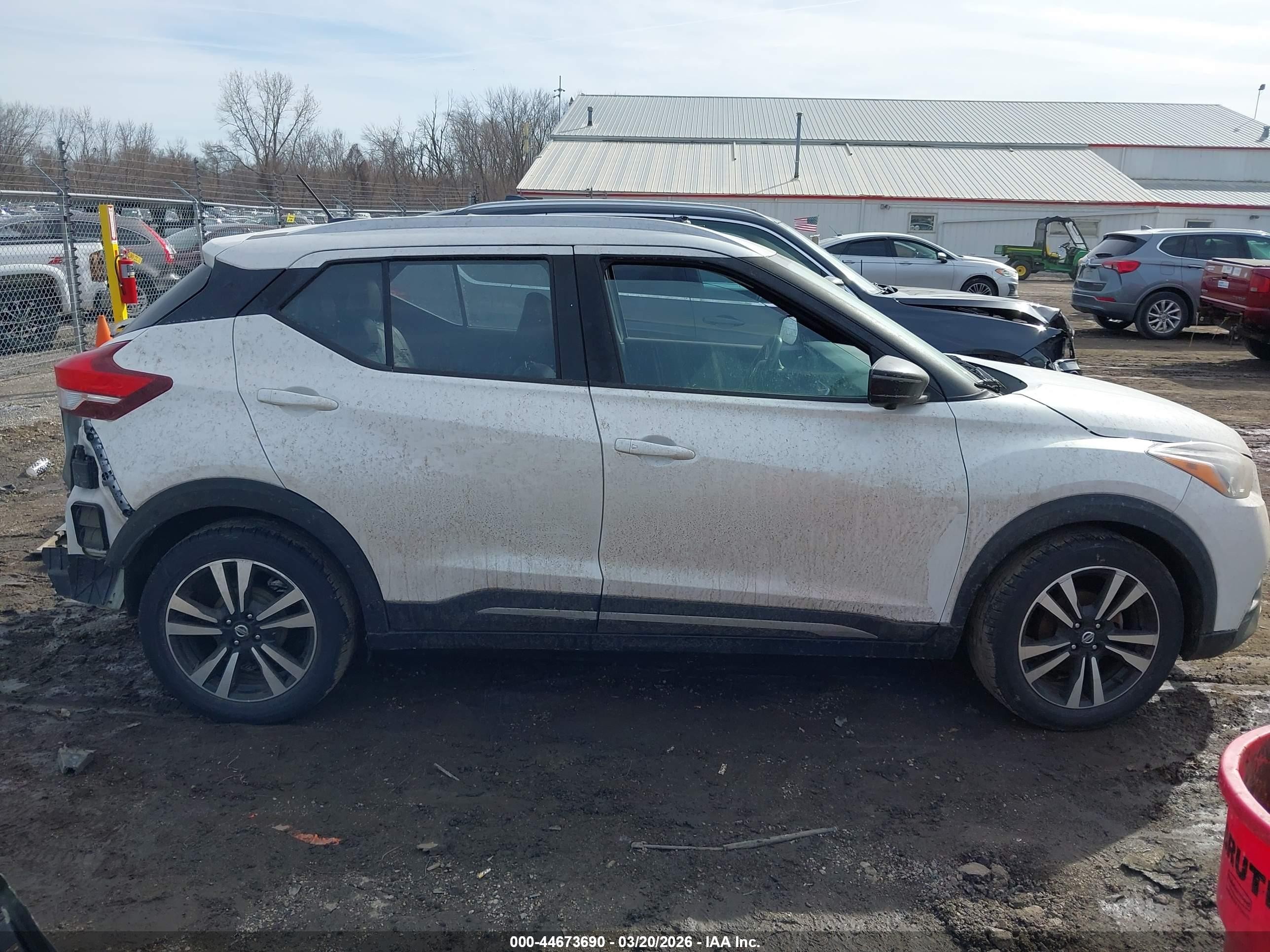 2019 Nissan Kicks S/sr/sv Белый vin: 3N1CP5CUXKL531123