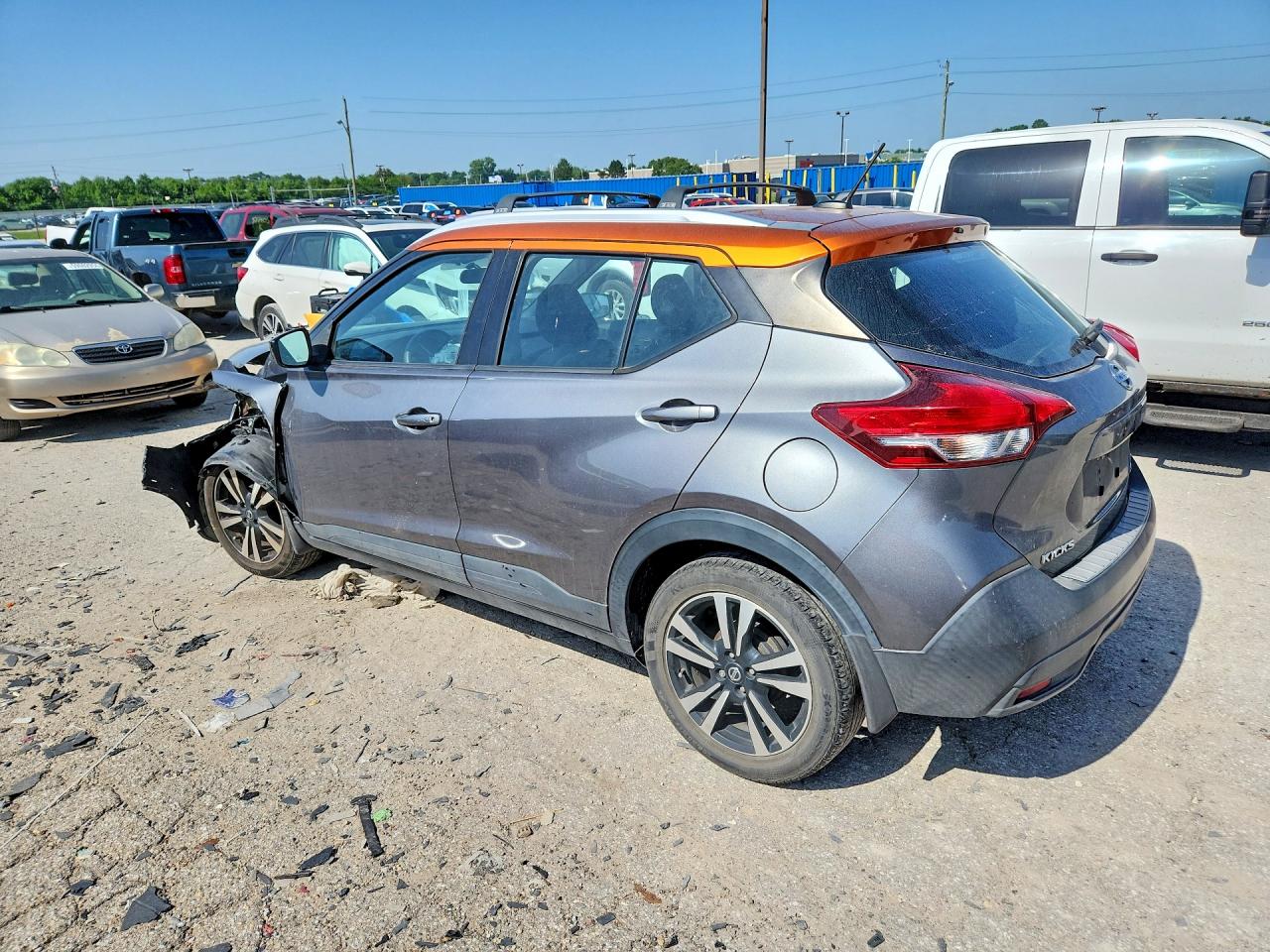 2019 Nissan Kicks Sv Silver vin: 3N1CP5CUXKL568673