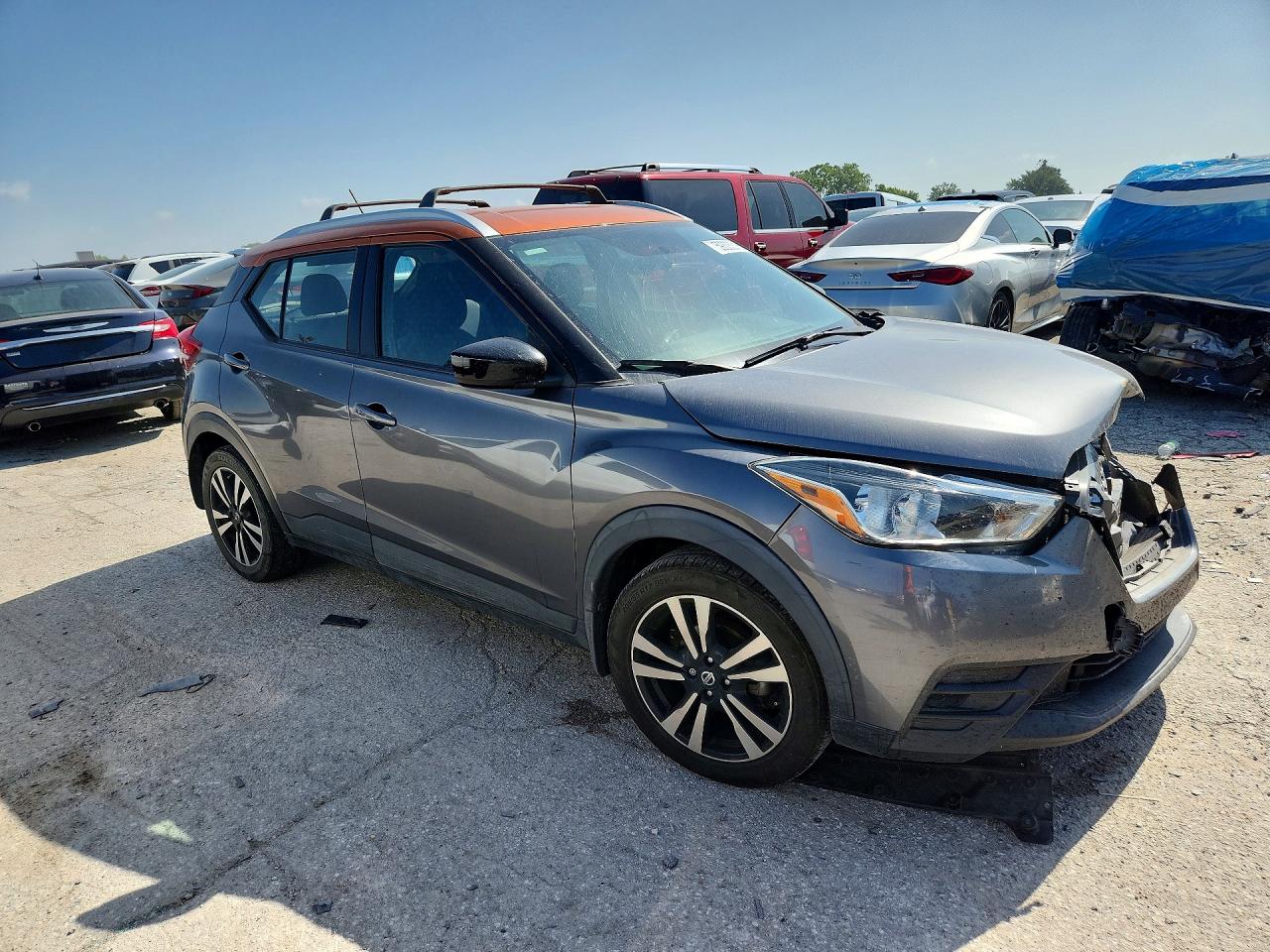 2019 Nissan Kicks Sv Silver vin: 3N1CP5CUXKL568673