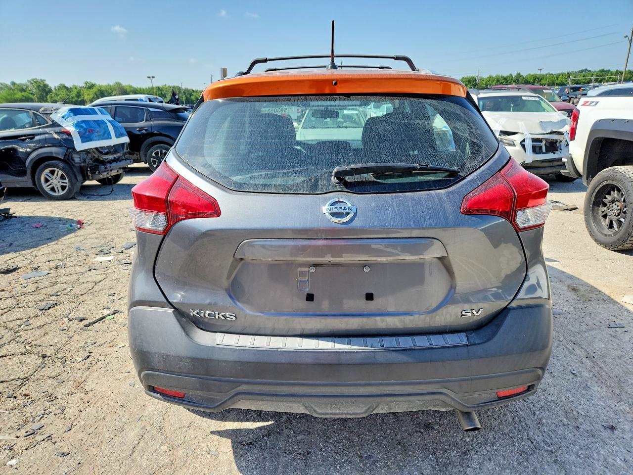 2019 Nissan Kicks Sv Silver vin: 3N1CP5CUXKL568673