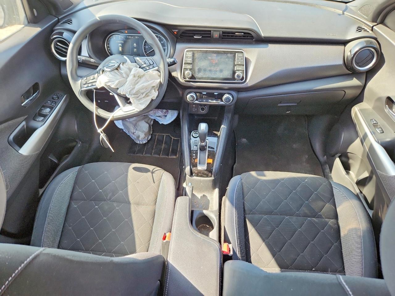 2019 Nissan Kicks Sv Silver vin: 3N1CP5CUXKL568673