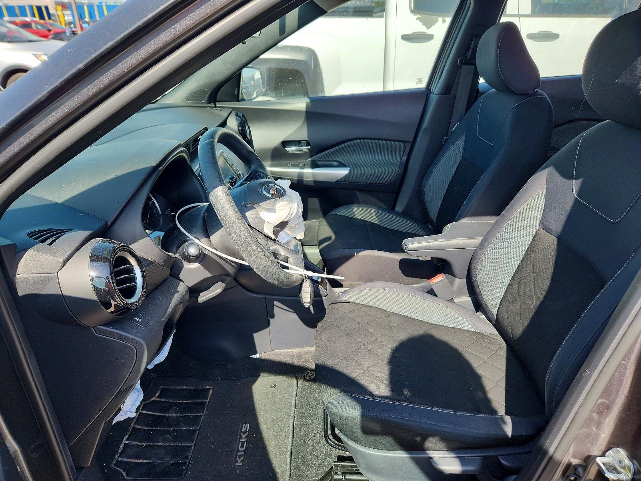 2019 Nissan Kicks Sv Silver vin: 3N1CP5CUXKL568673