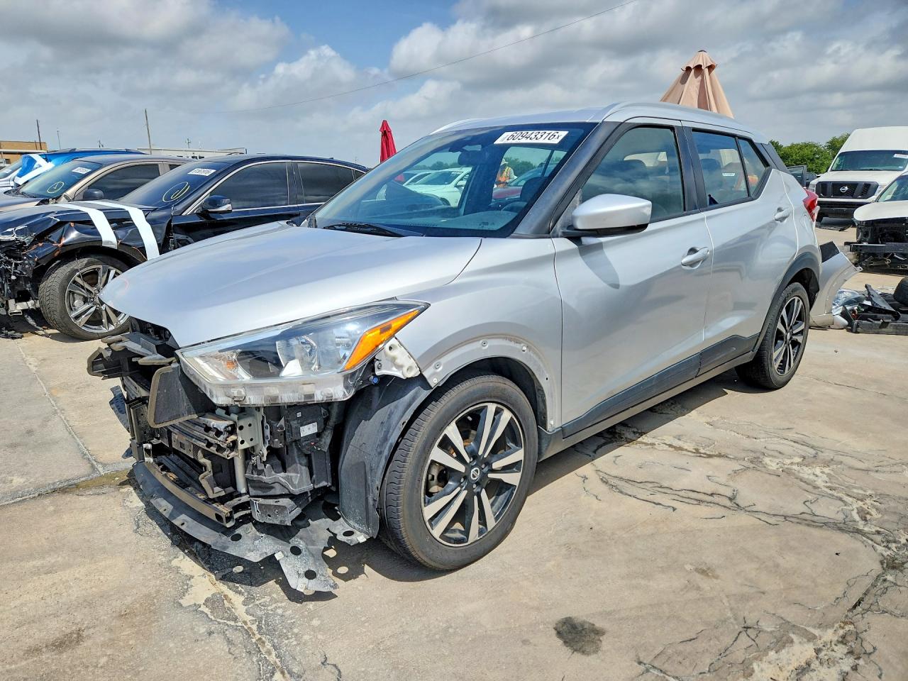 2020 Nissan Kicks Sv Silver vin: 3N1CP5CV2LL520918