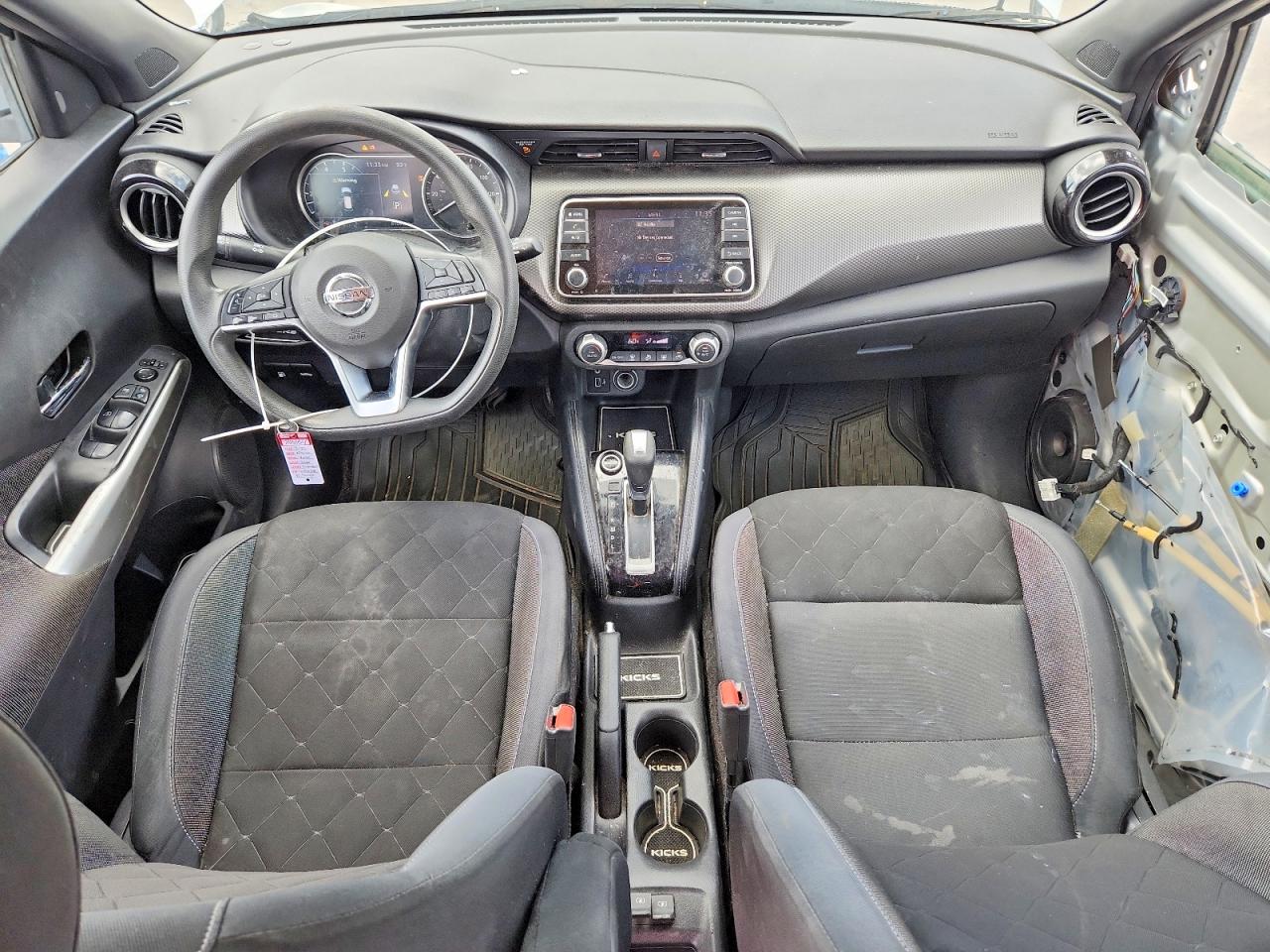 2020 Nissan Kicks Sv Silver vin: 3N1CP5CV2LL520918