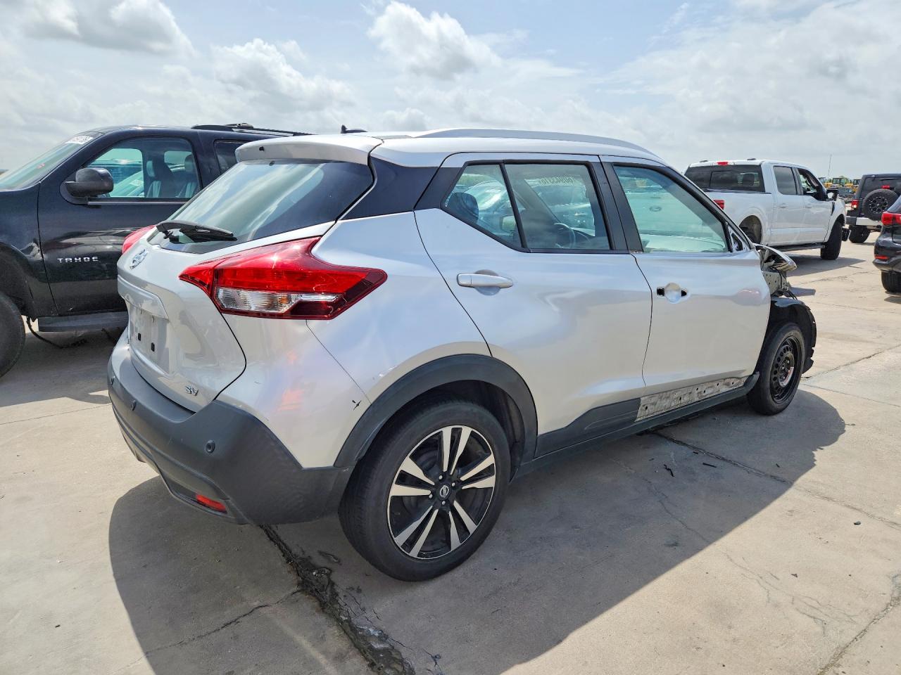 2020 Nissan Kicks Sv Silver vin: 3N1CP5CV2LL520918