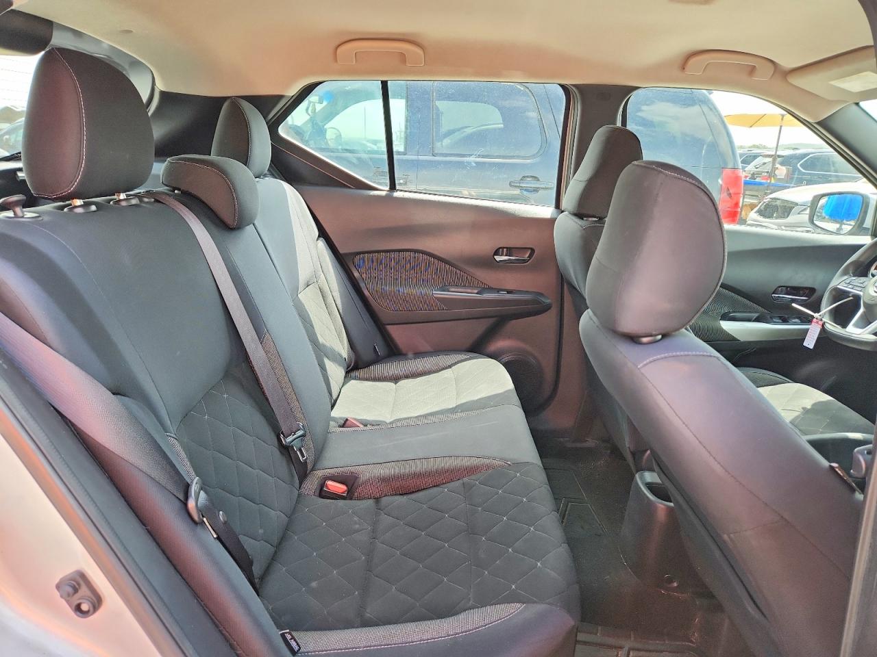 2020 Nissan Kicks Sv Silver vin: 3N1CP5CV2LL520918