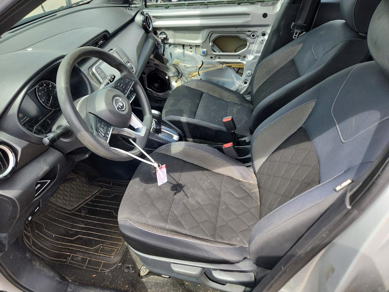2020 Nissan Kicks Sv Silver vin: 3N1CP5CV2LL520918