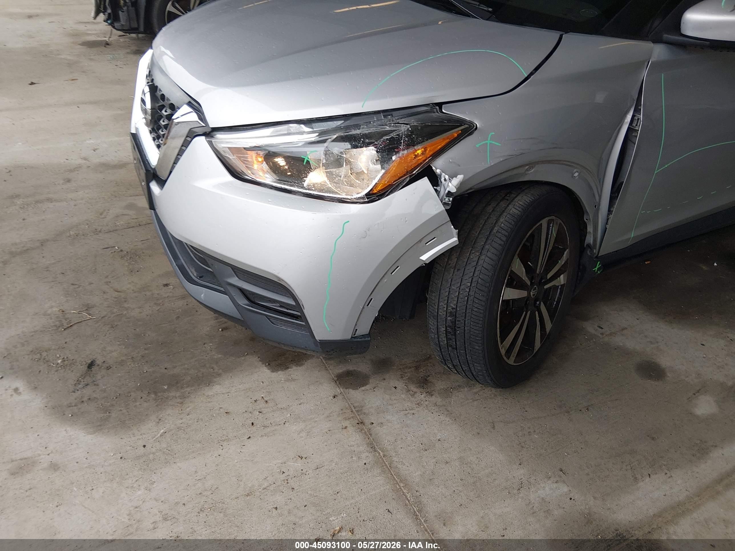 2020 Nissan Kicks Sv Xtronic Cvt Gray vin: 3N1CP5CV2LL545141