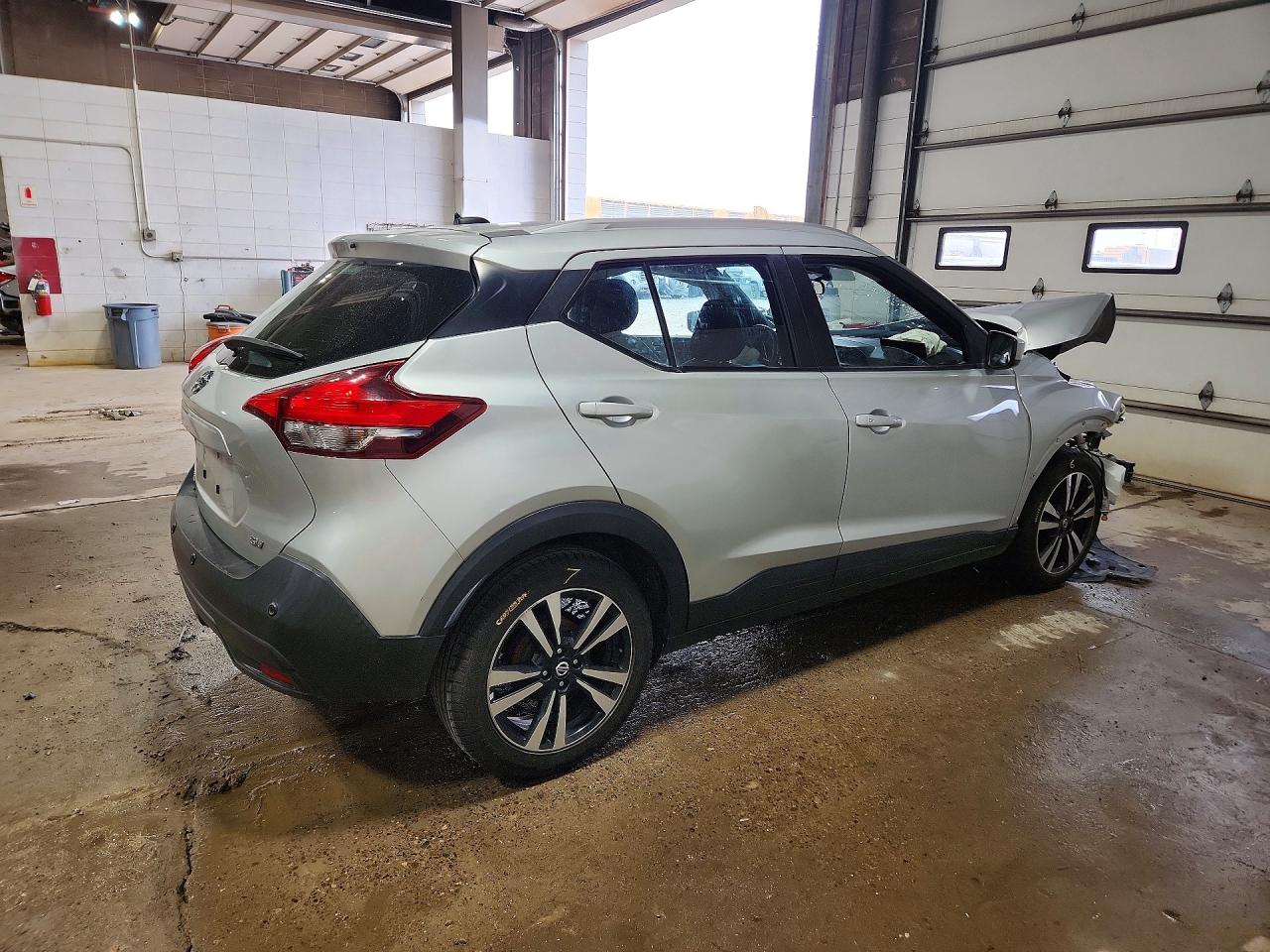 2020 Nissan Kicks Sv Silver vin: 3N1CP5CV4LL516093