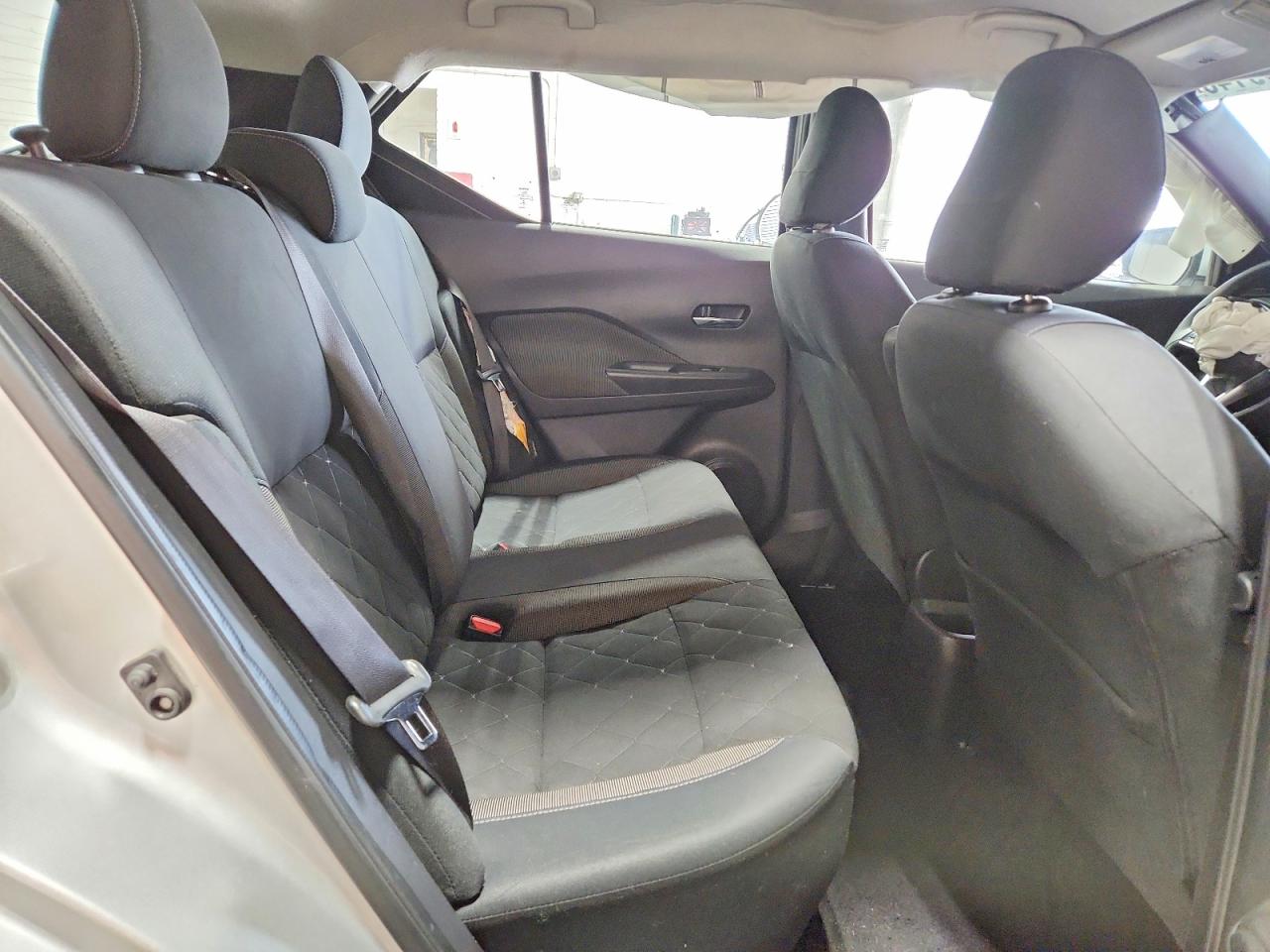 2020 Nissan Kicks Sv Silver vin: 3N1CP5CV4LL516093