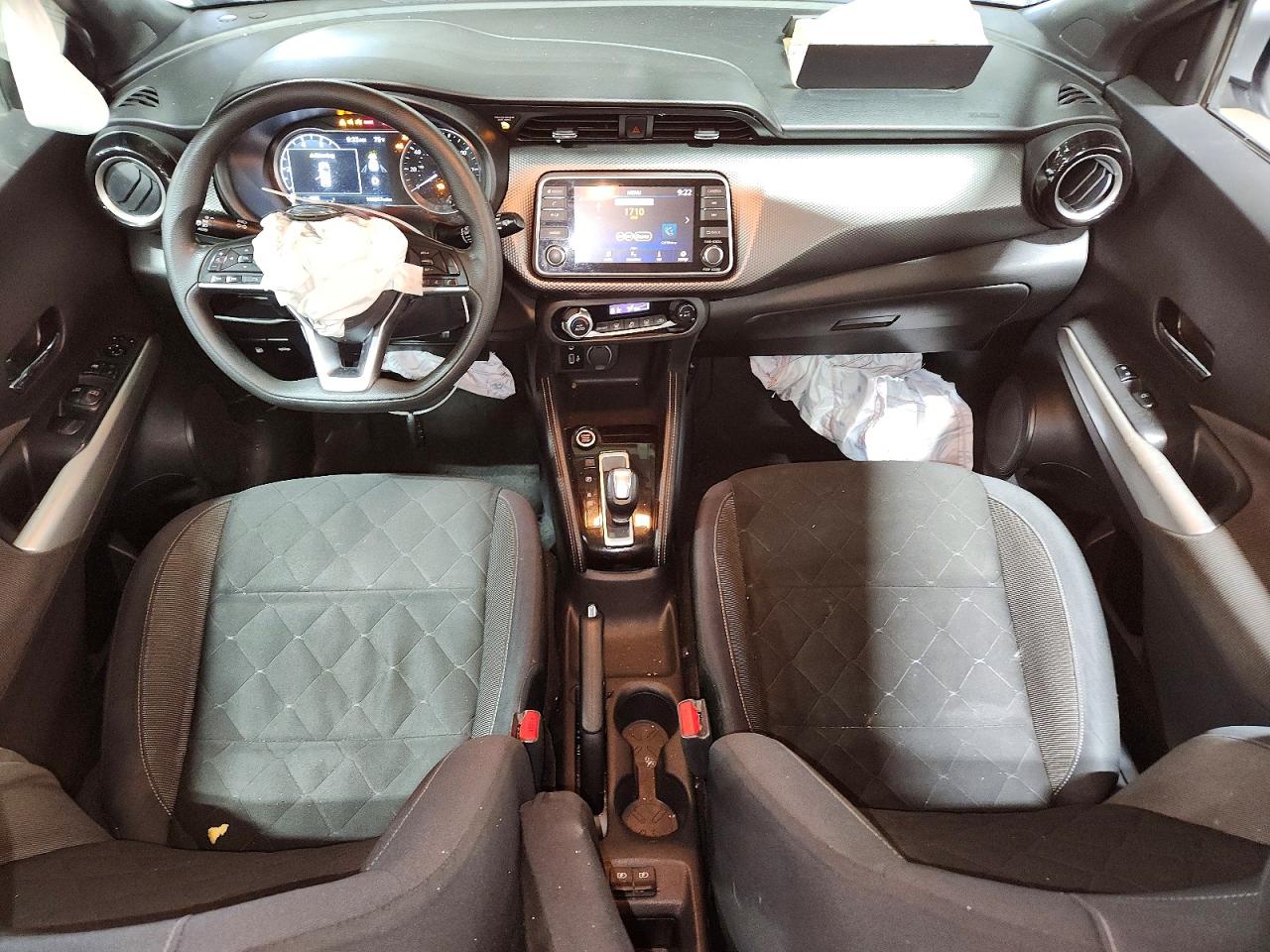 2020 Nissan Kicks Sv Silver vin: 3N1CP5CV4LL516093