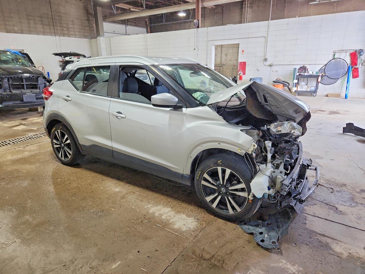 2020 Nissan Kicks Sv Silver vin: 3N1CP5CV4LL516093