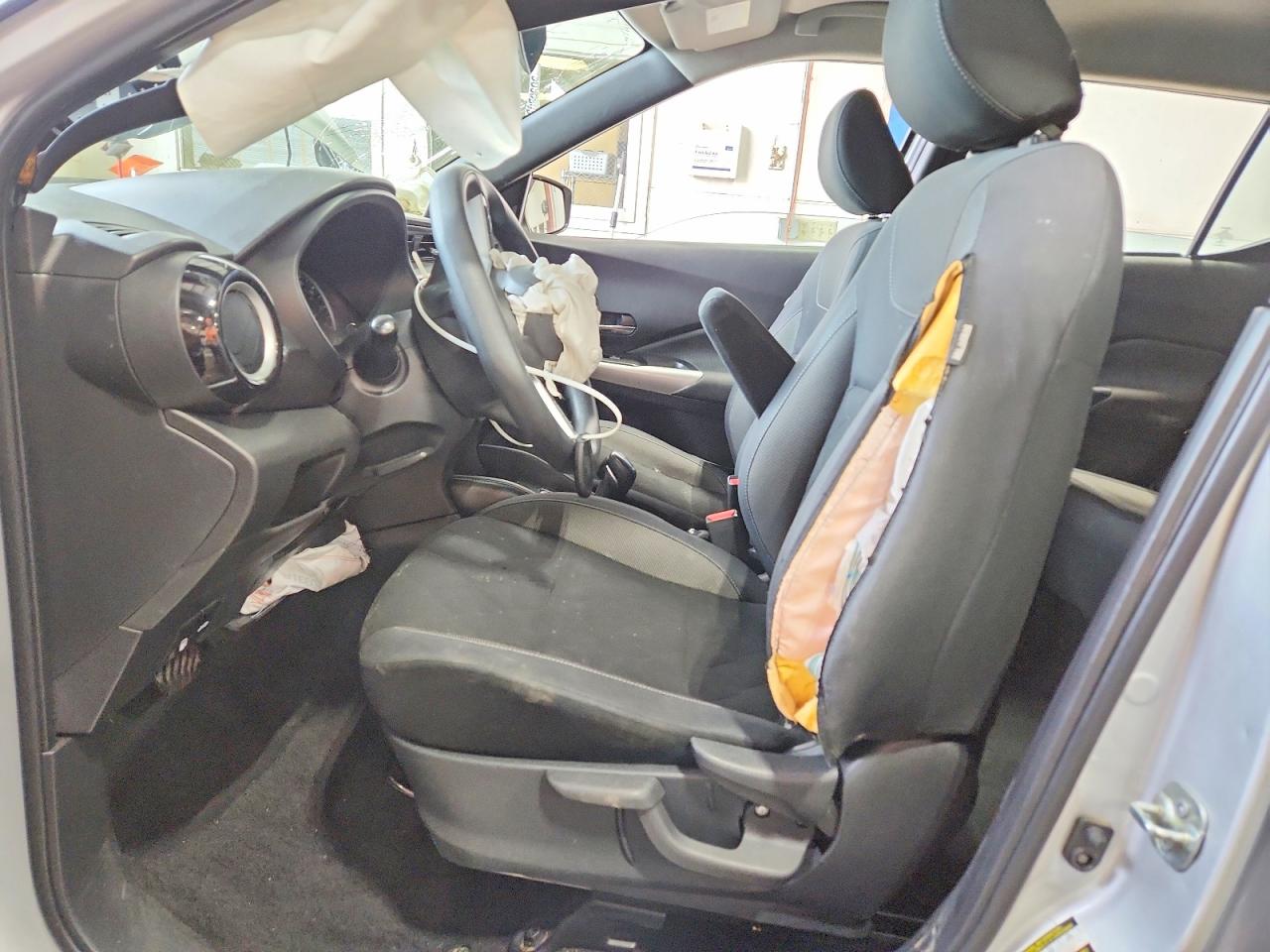 2020 Nissan Kicks Sv Silver vin: 3N1CP5CV4LL516093