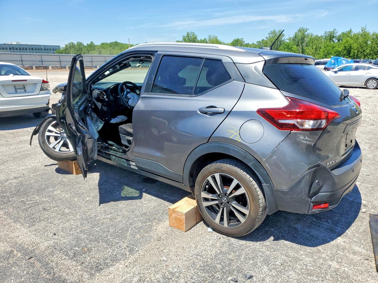 2020 Nissan Kicks Sv Charcoal vin: 3N1CP5CV4LL549885