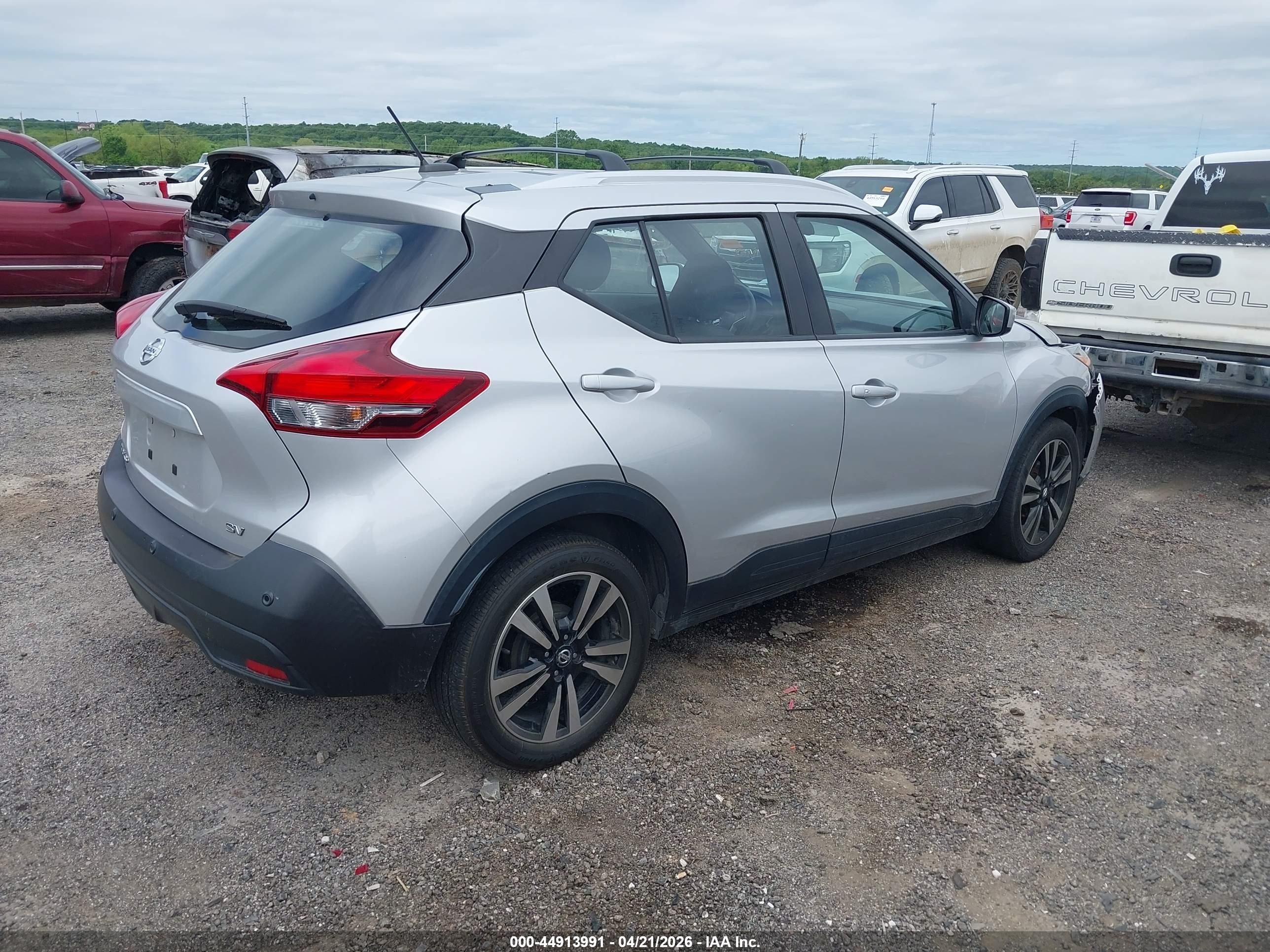 2020 Nissan Kicks Sv Xtronic Cvt Silver vin: 3N1CP5CV5LL521819