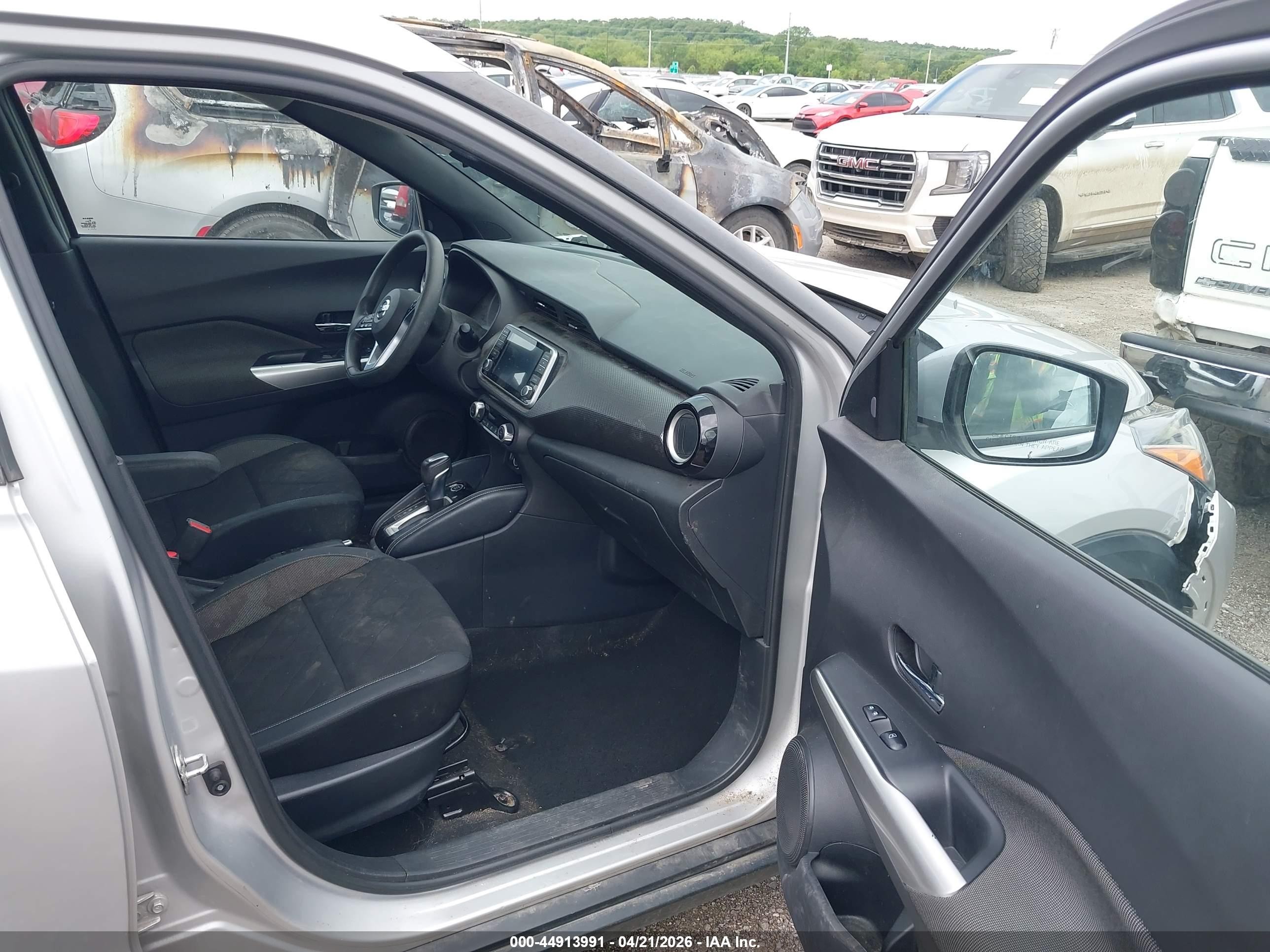 2020 Nissan Kicks Sv Xtronic Cvt Silver vin: 3N1CP5CV5LL521819