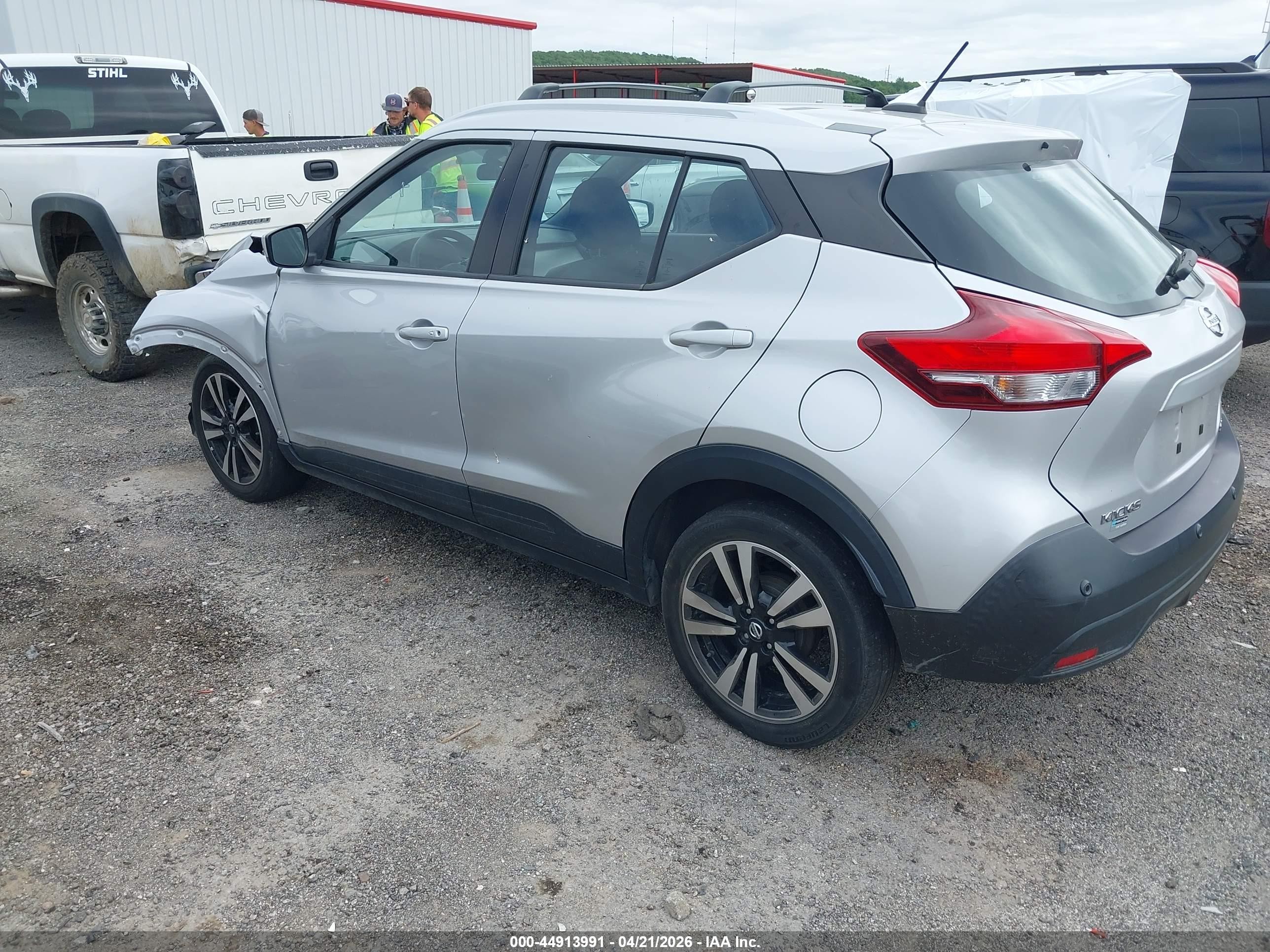 2020 Nissan Kicks Sv Xtronic Cvt Silver vin: 3N1CP5CV5LL521819