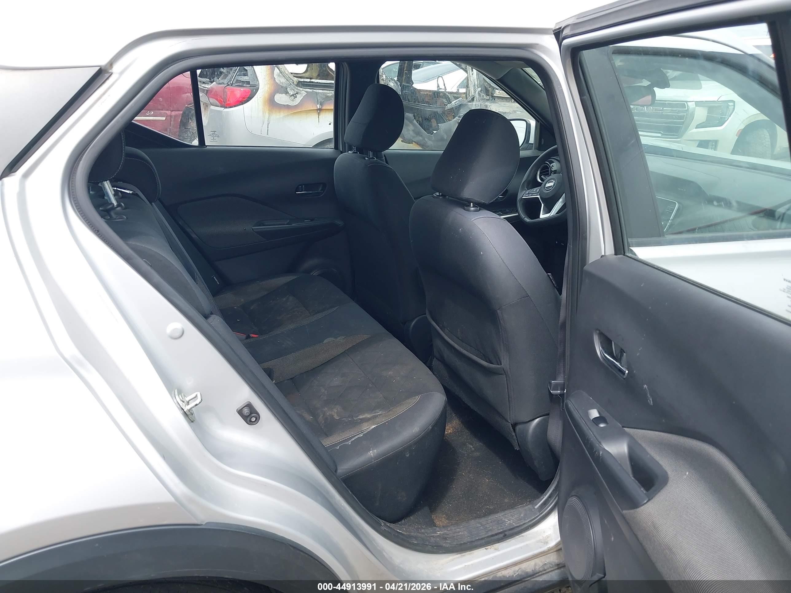 2020 Nissan Kicks Sv Xtronic Cvt Silver vin: 3N1CP5CV5LL521819