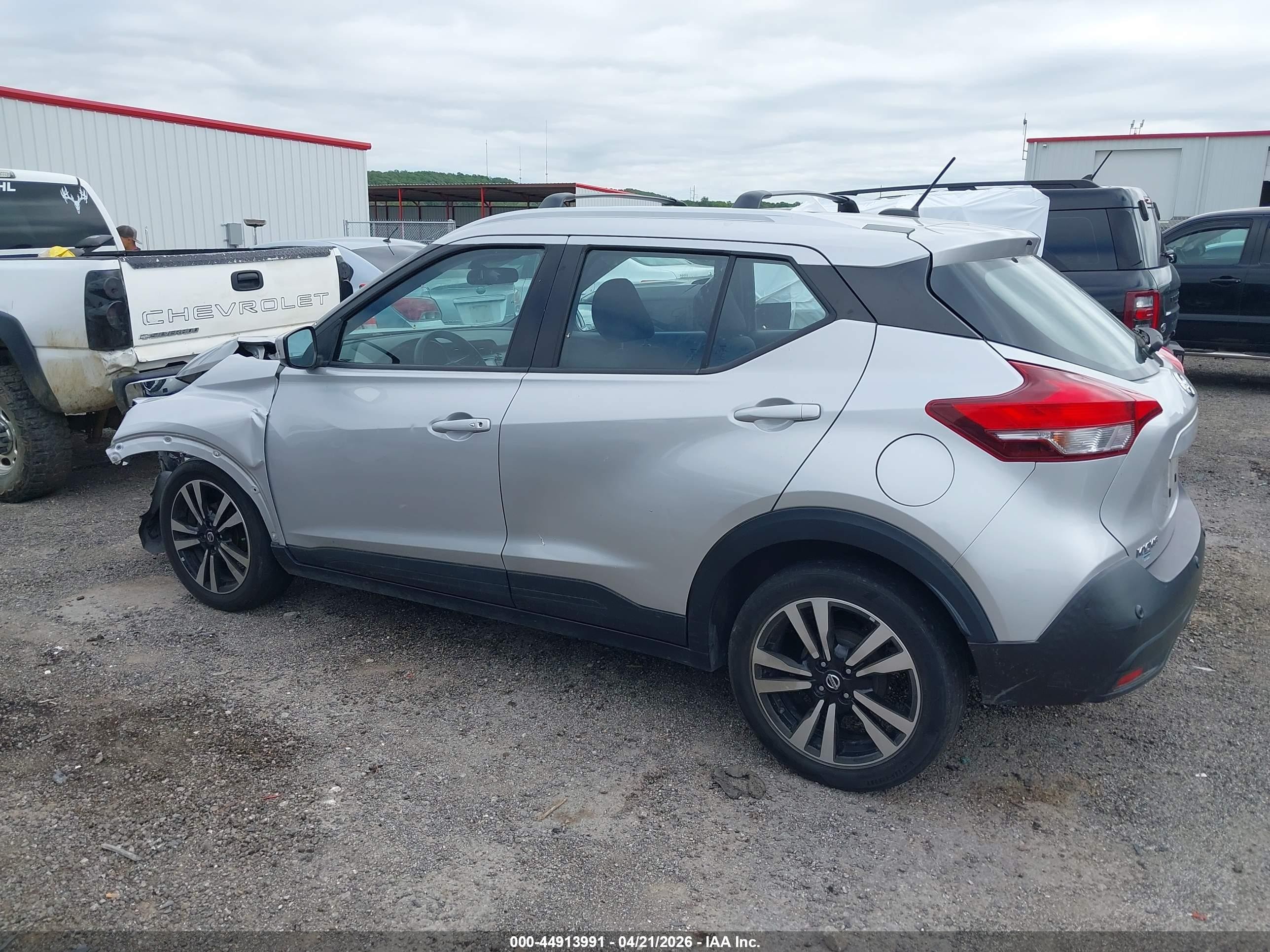 2020 Nissan Kicks Sv Xtronic Cvt Silver vin: 3N1CP5CV5LL521819