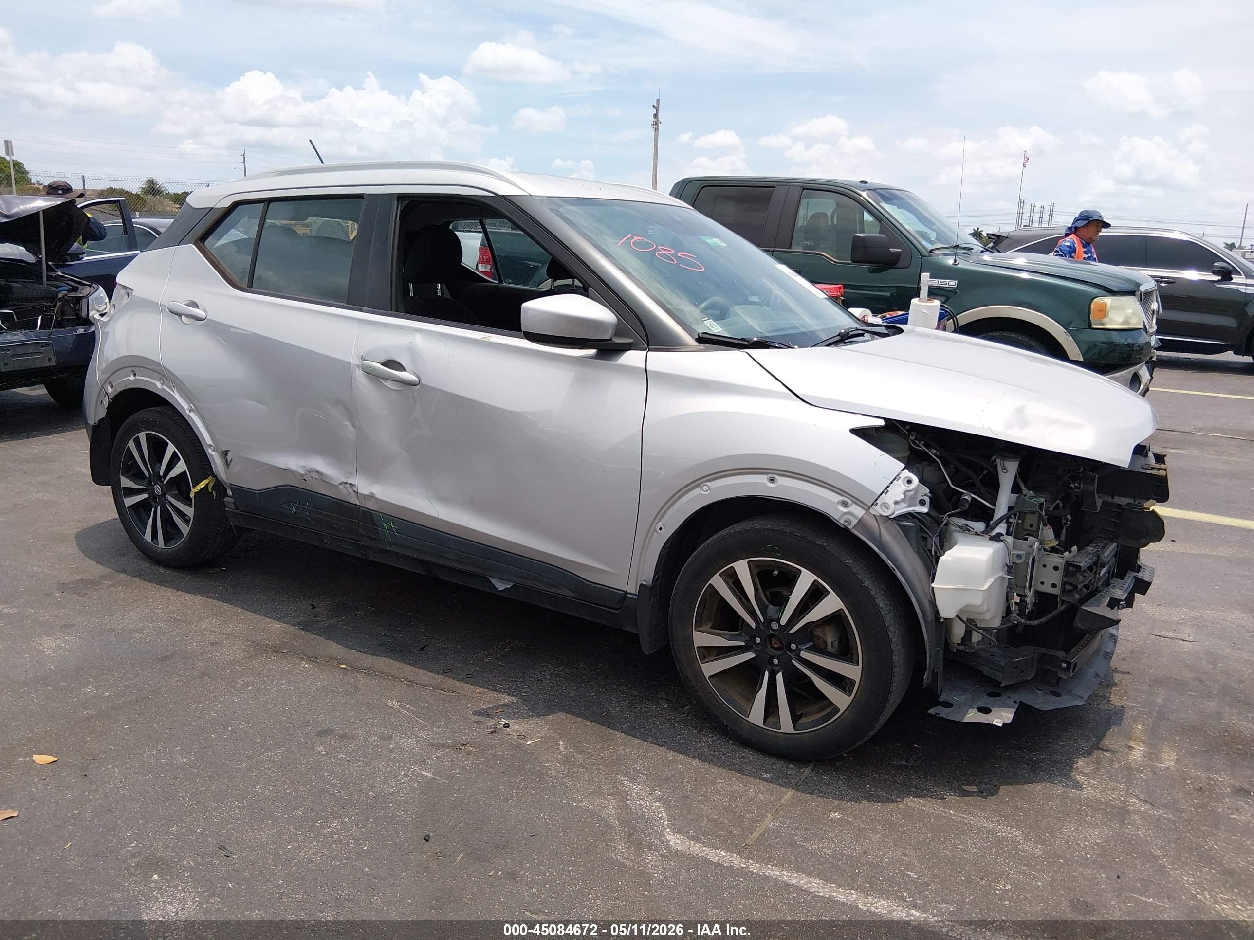 2020 Nissan Kicks Sv Xtronic Cvt Silver vin: 3N1CP5CV5LL564444