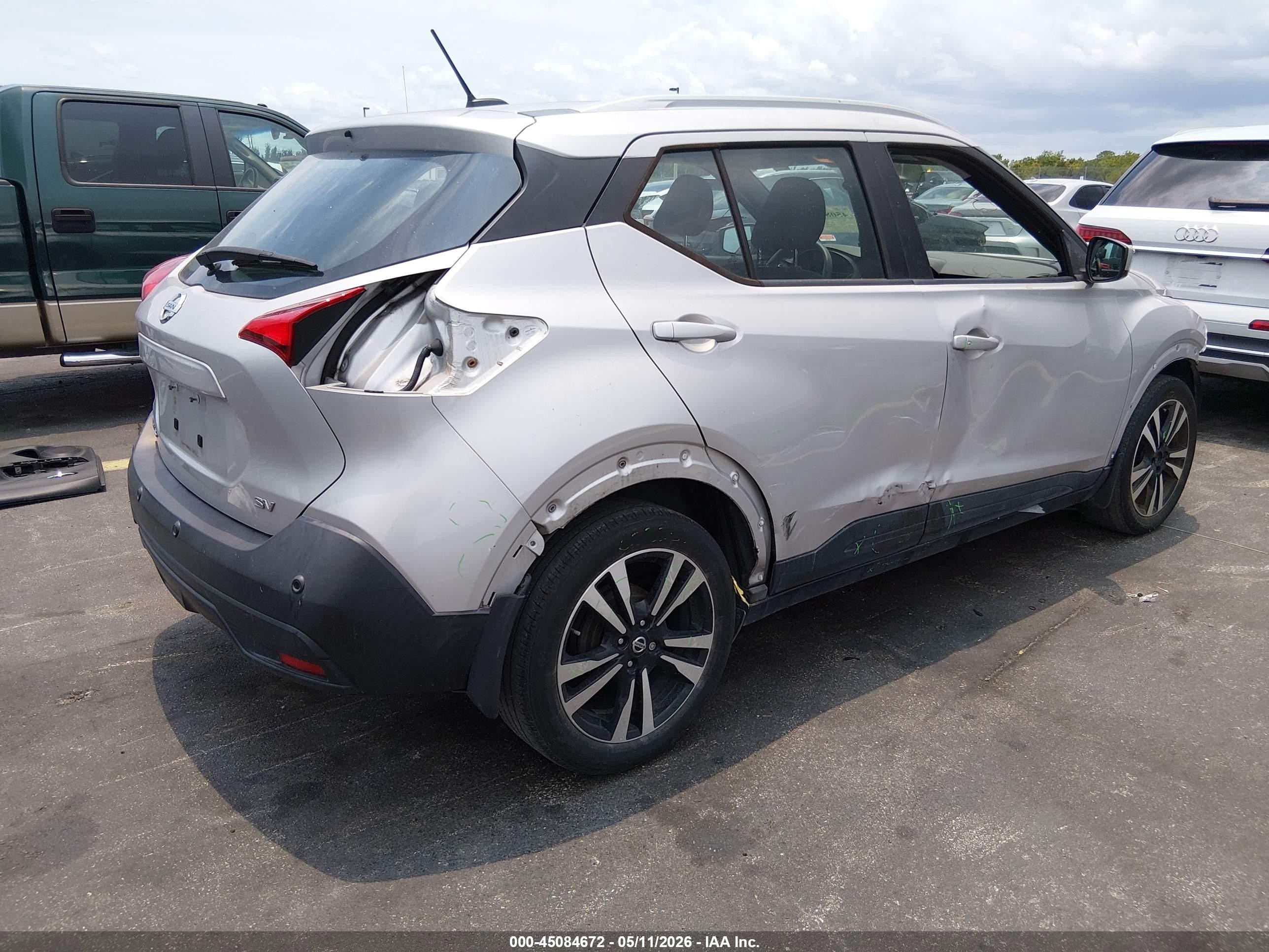 2020 Nissan Kicks Sv Xtronic Cvt Silver vin: 3N1CP5CV5LL564444