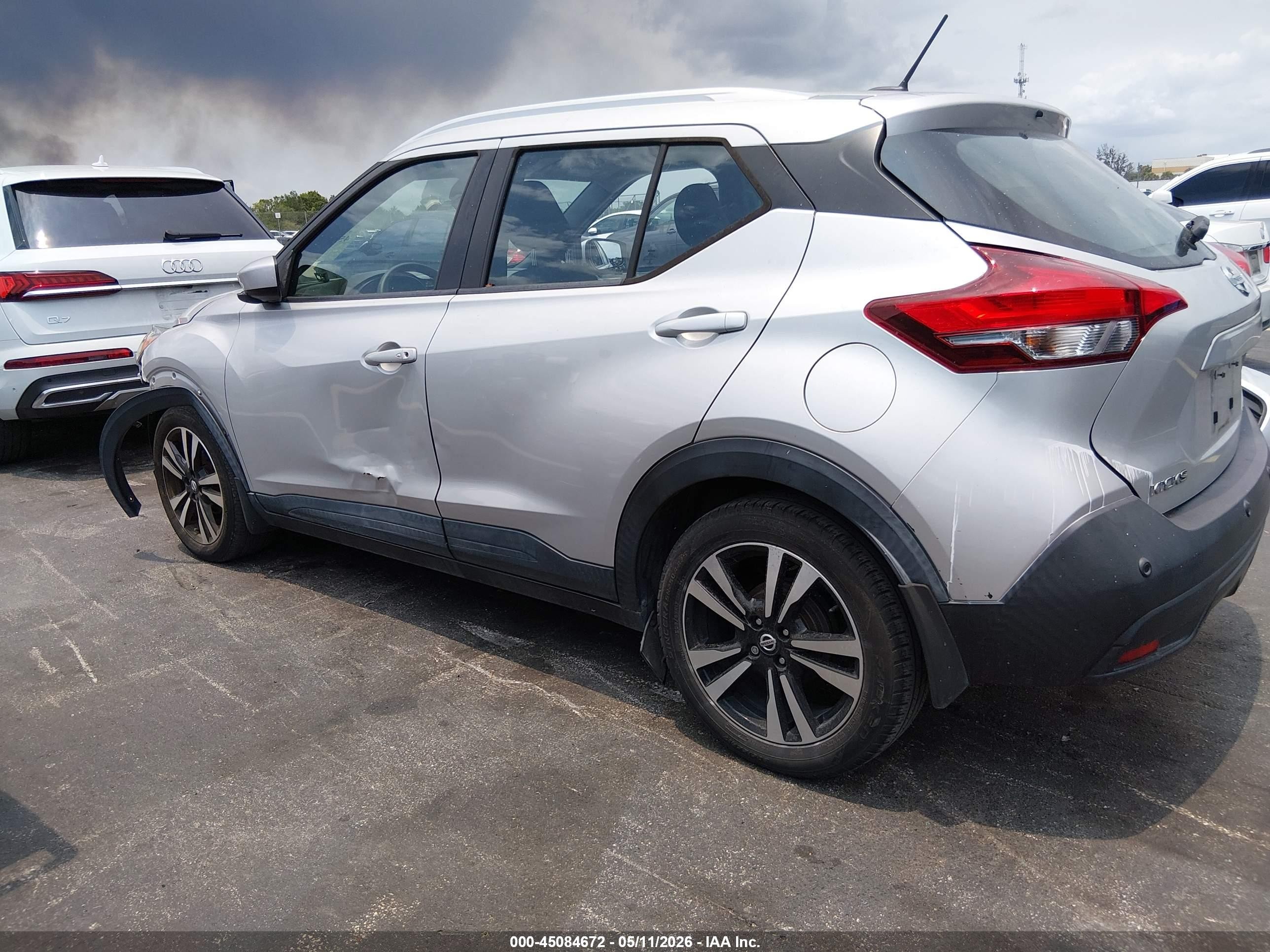 2020 Nissan Kicks Sv Xtronic Cvt Silver vin: 3N1CP5CV5LL564444