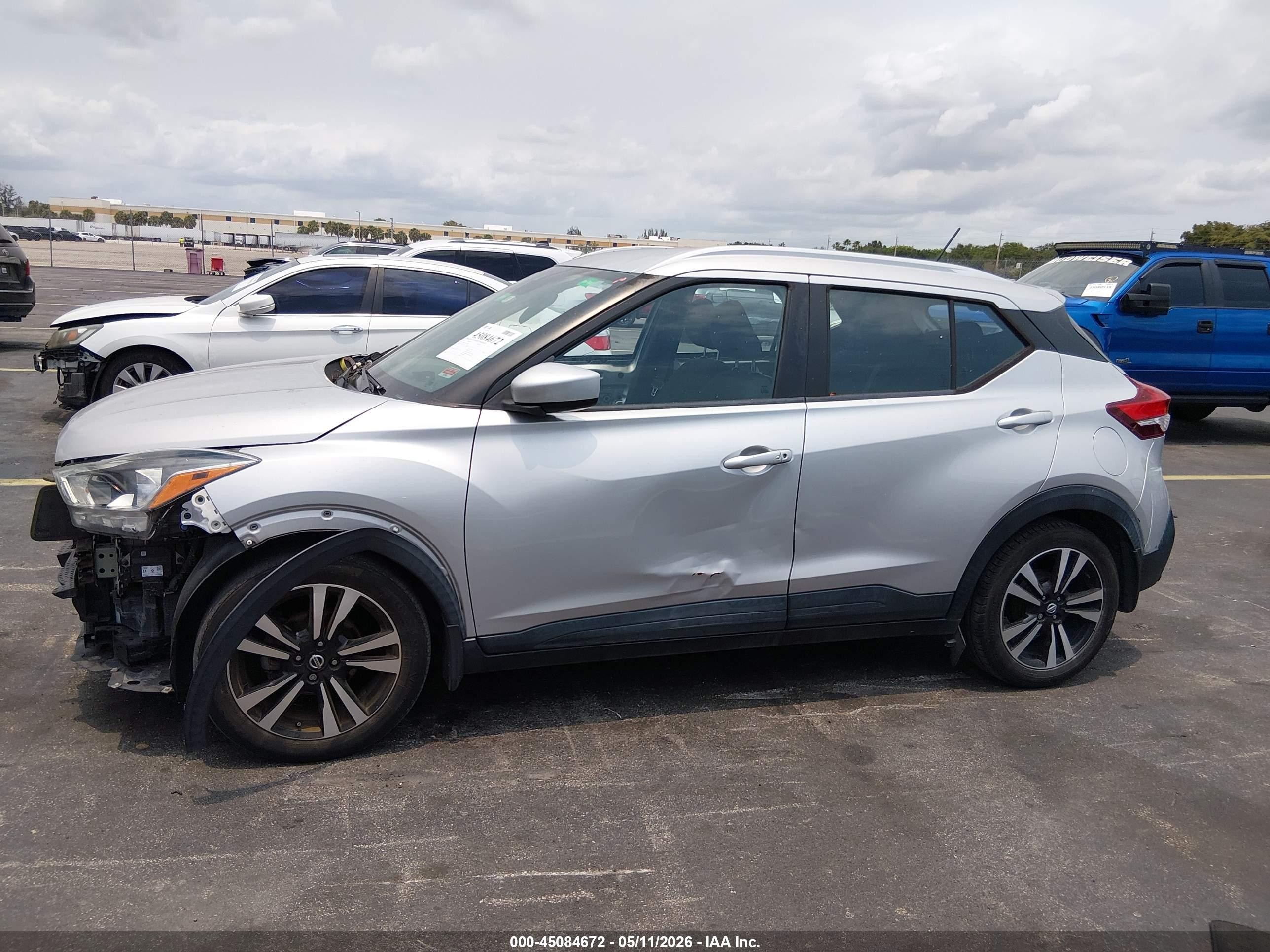 2020 Nissan Kicks Sv Xtronic Cvt Silver vin: 3N1CP5CV5LL564444