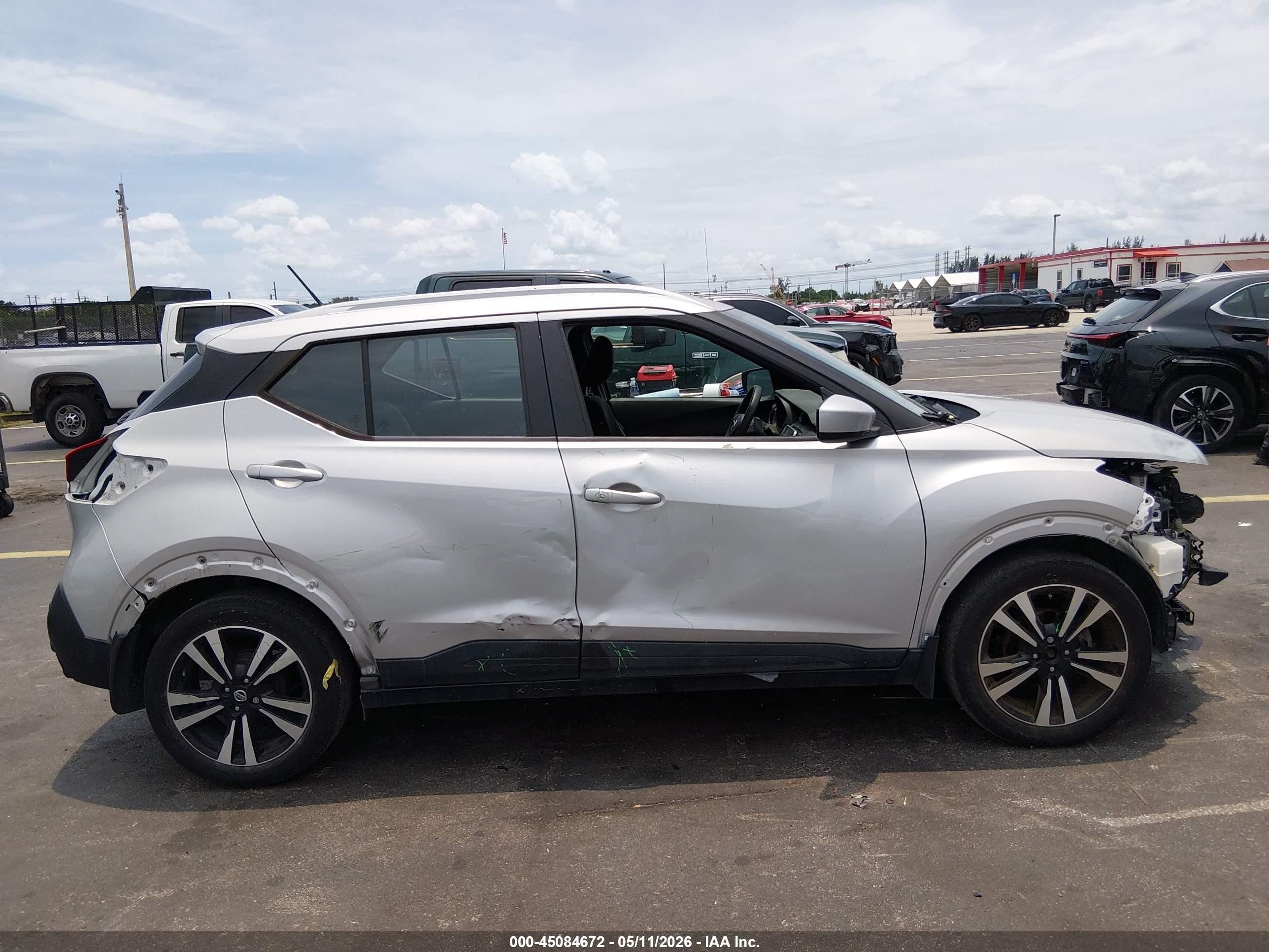 2020 Nissan Kicks Sv Xtronic Cvt Silver vin: 3N1CP5CV5LL564444