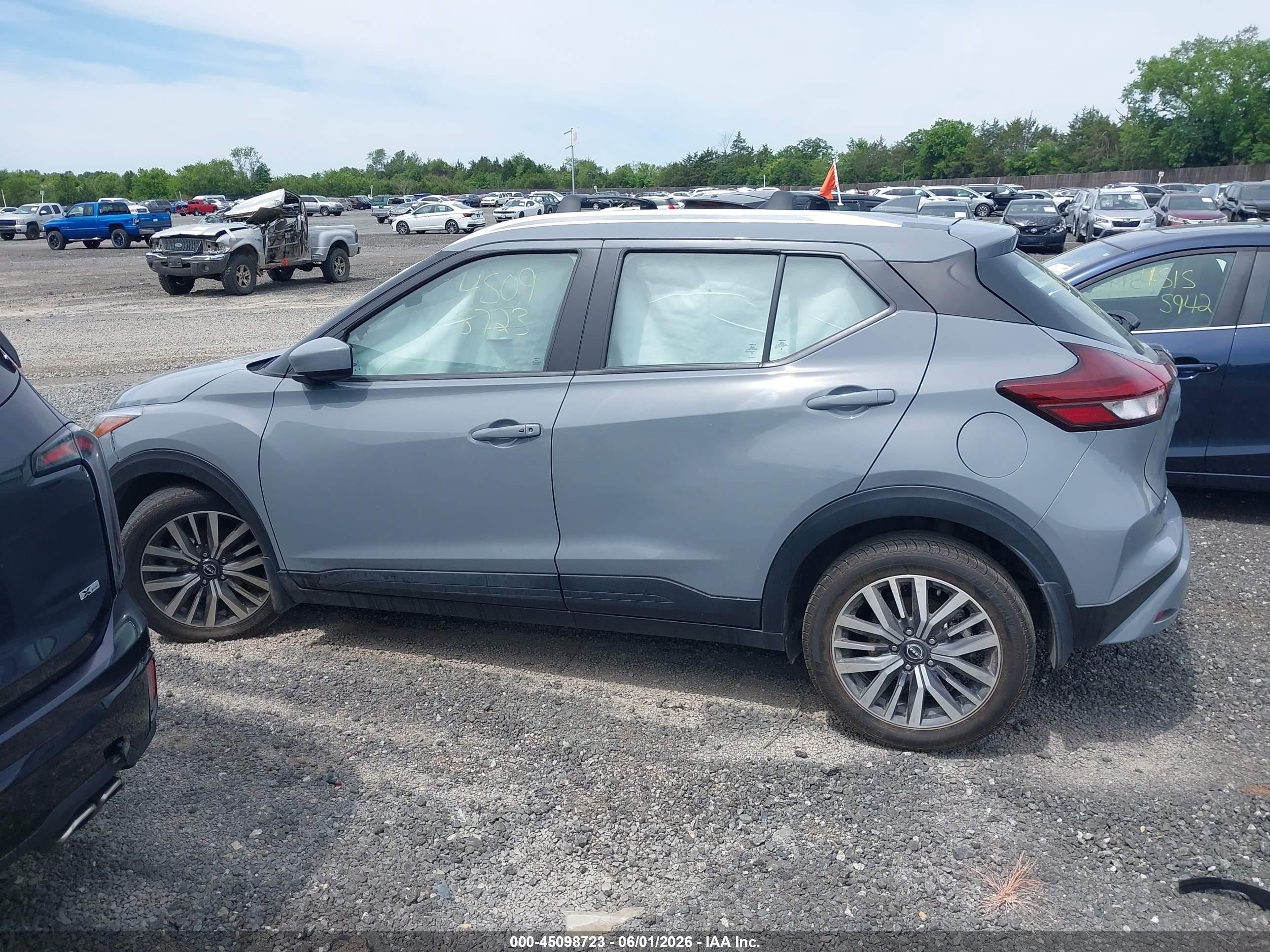 2023 Nissan Kicks Sv Xtronic Cvt Gray vin: 3N1CP5CV6PL570923